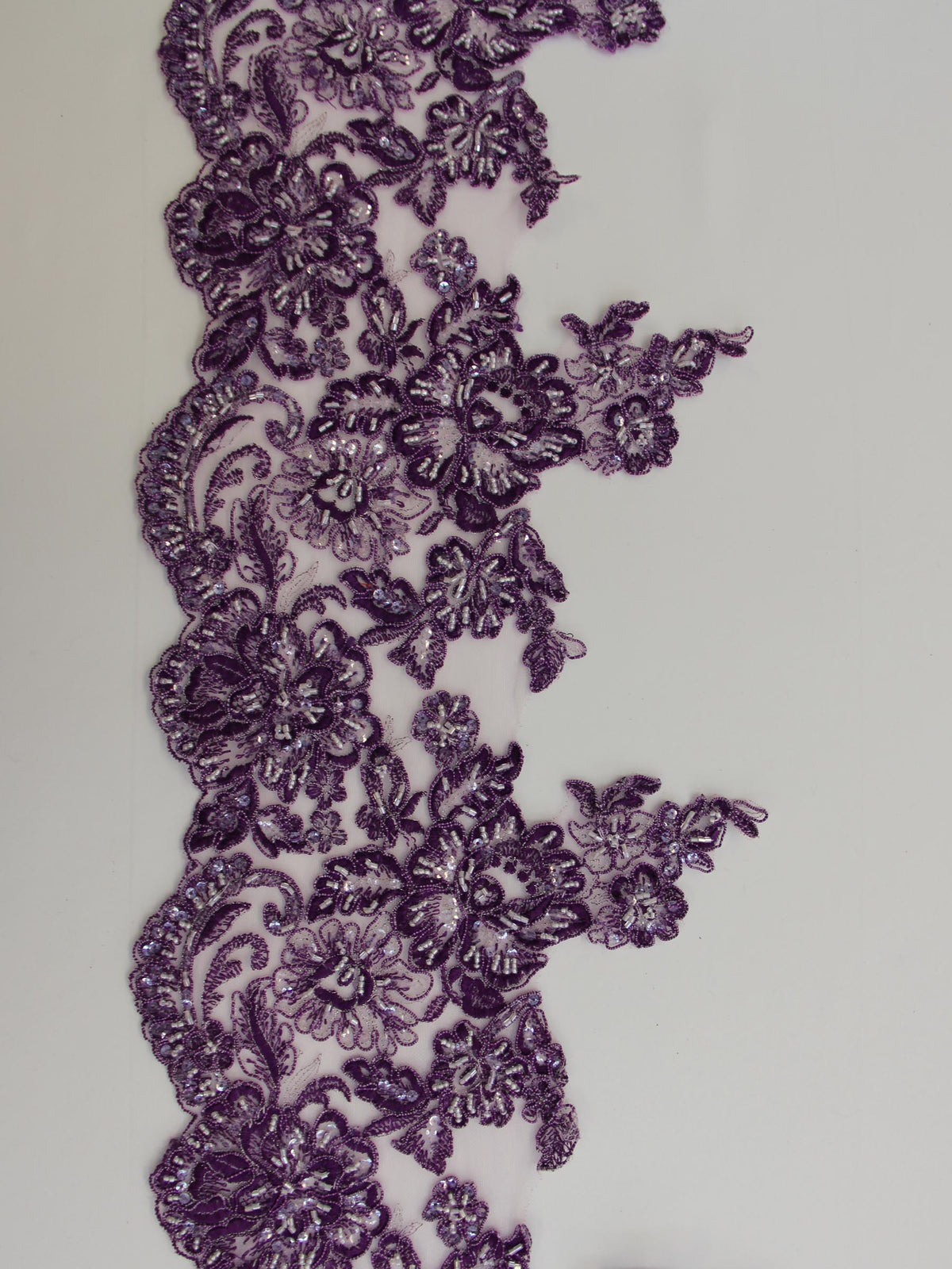 Bordure en dentelle violette - Victoria.