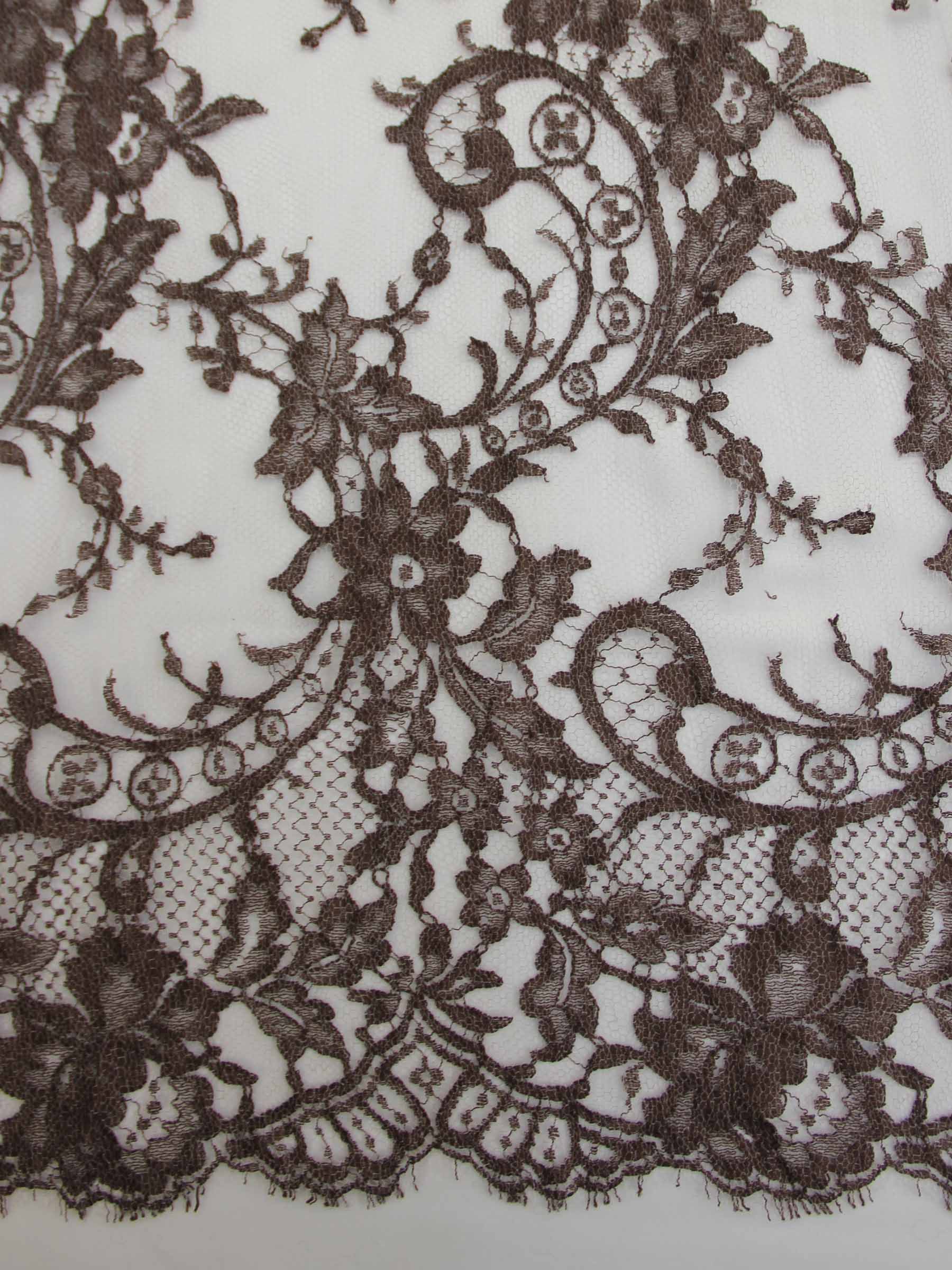 Dentelle brune des bois - Kate.