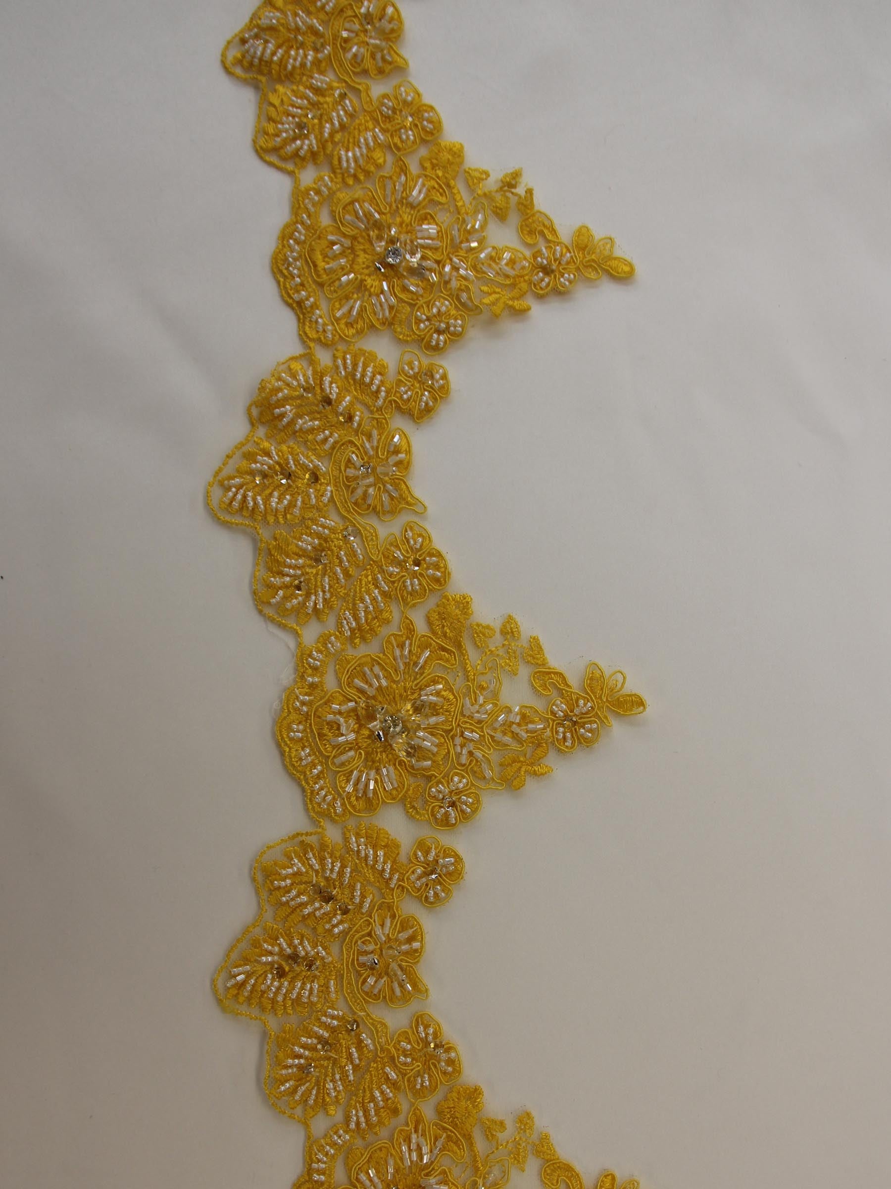 Bordure en dentelle jaune – Chelsea.