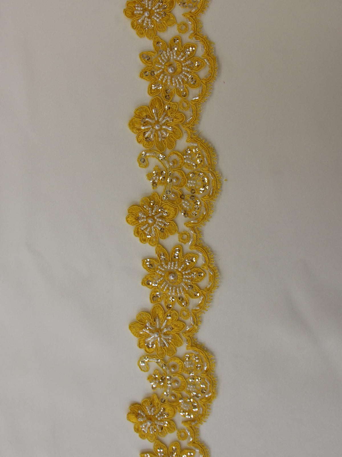 Bordure en dentelle jaune - Sheila.