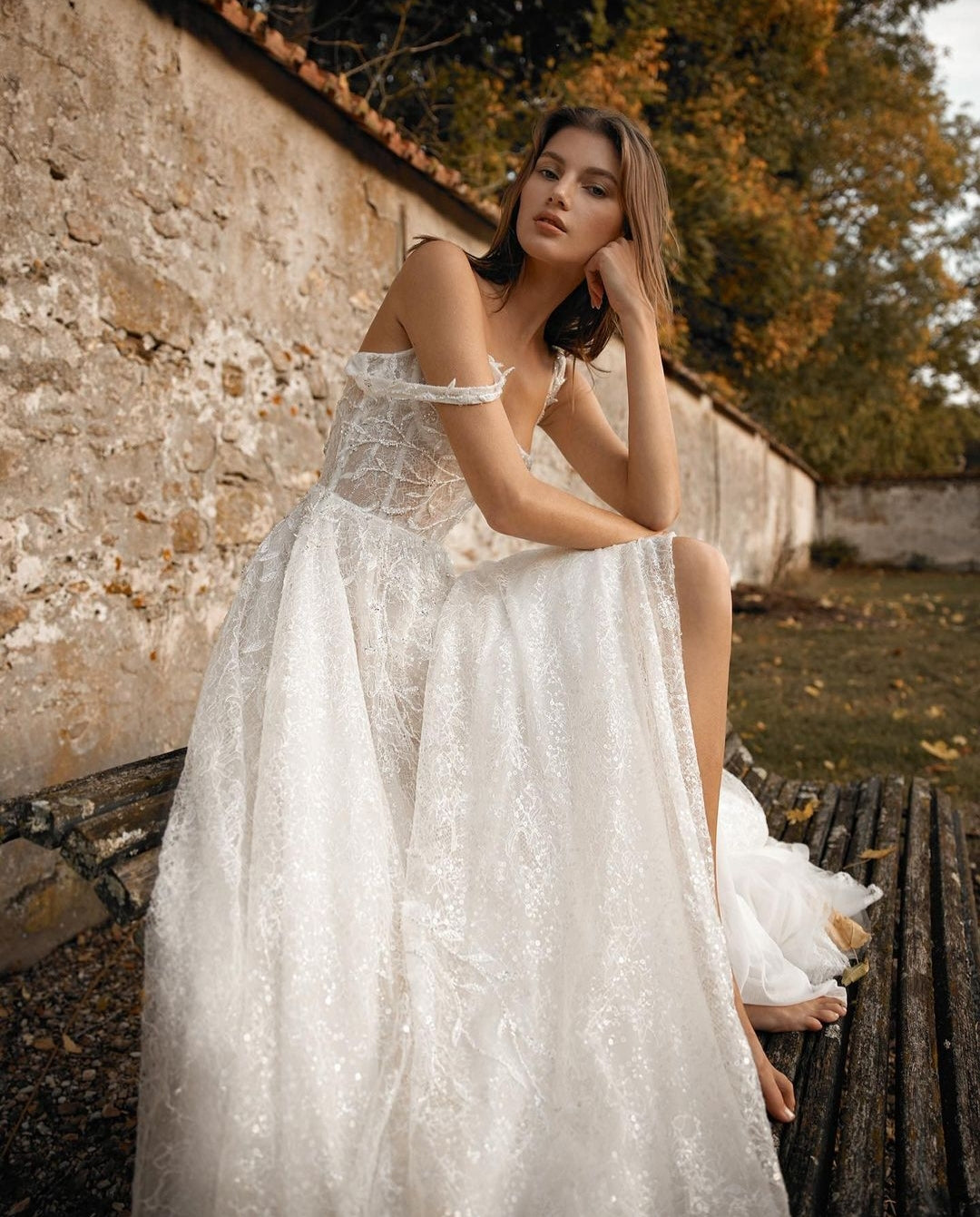 Feminine Leafy Lace Wedding Dress