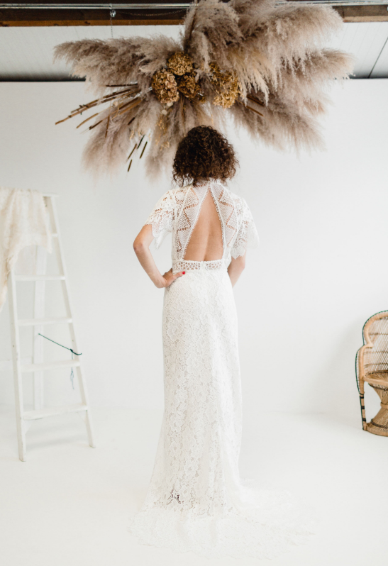 Modern contemporary weding dress featuring ivory Guipure lace Philine 2