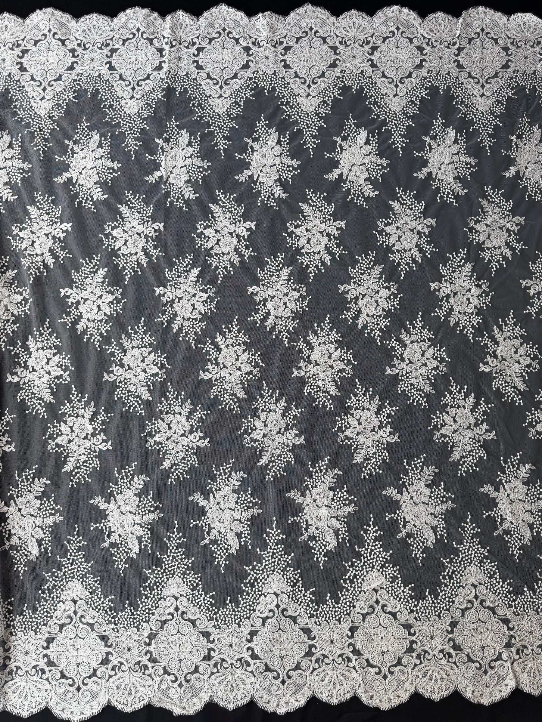 Dentelle brodée de sequins ivoire - EB3034