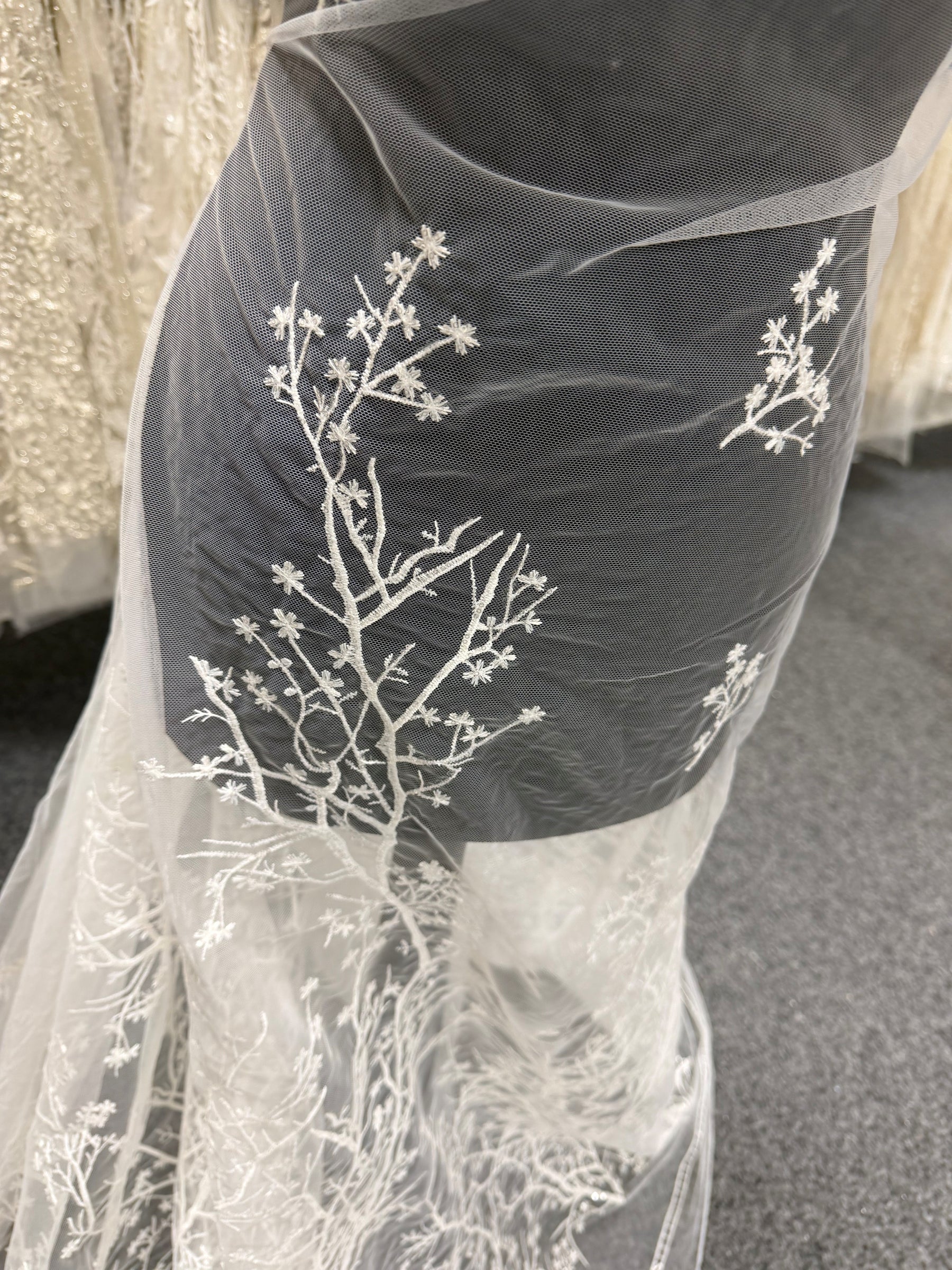 Dentelle brodée de sequins ivoire - EB3043