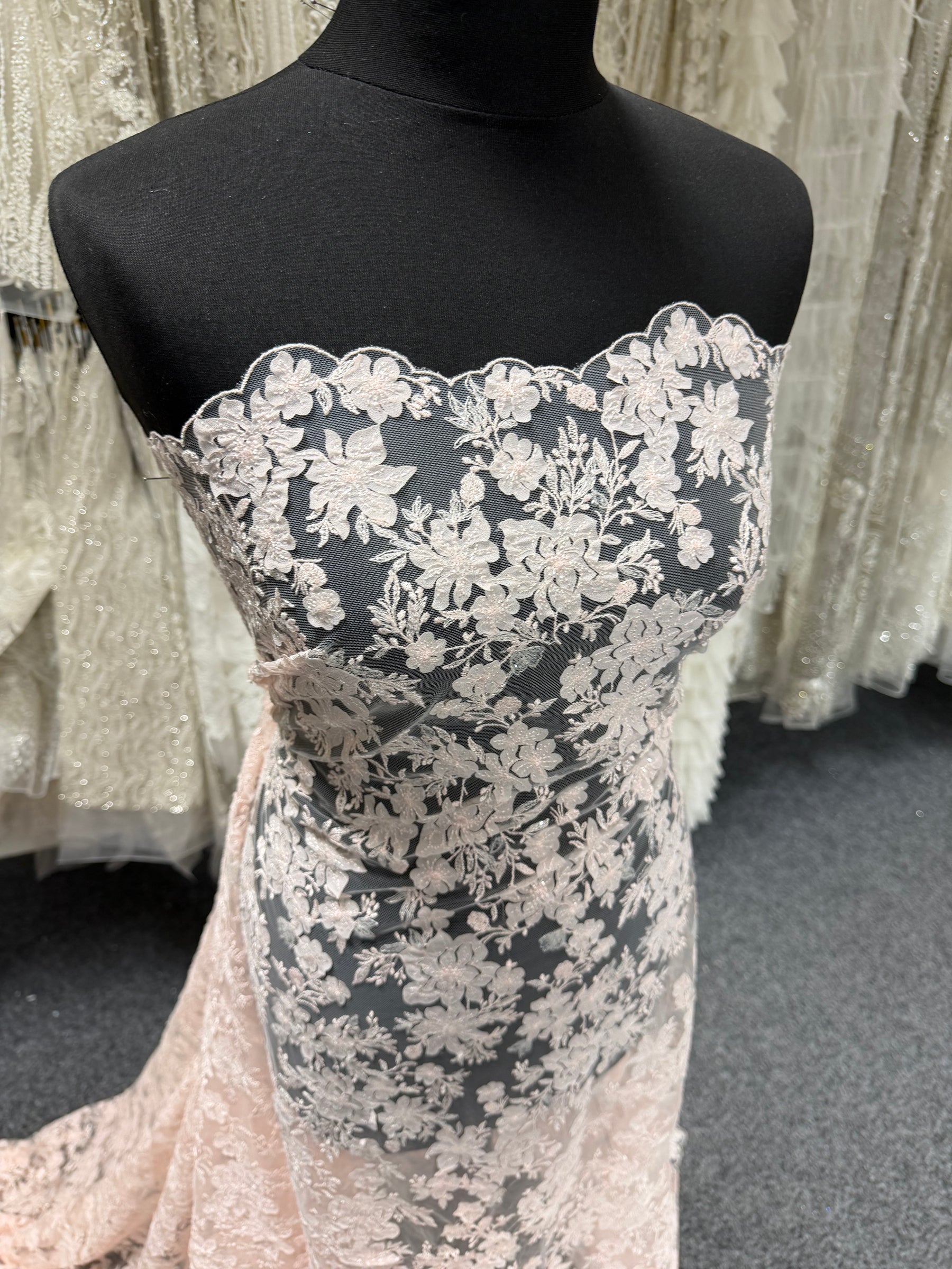 Dentelle brodée rose pâle - EB3053