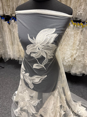 Dentelle brodée de sequins ivoire - EB3058