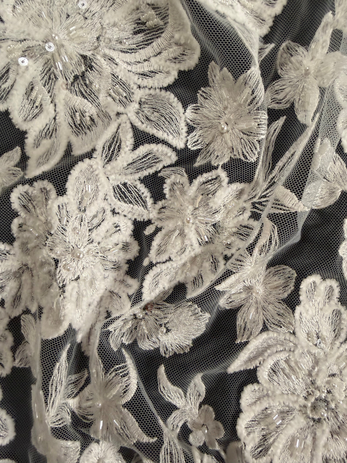 Tulle brodé de perles ivoire - EB1039