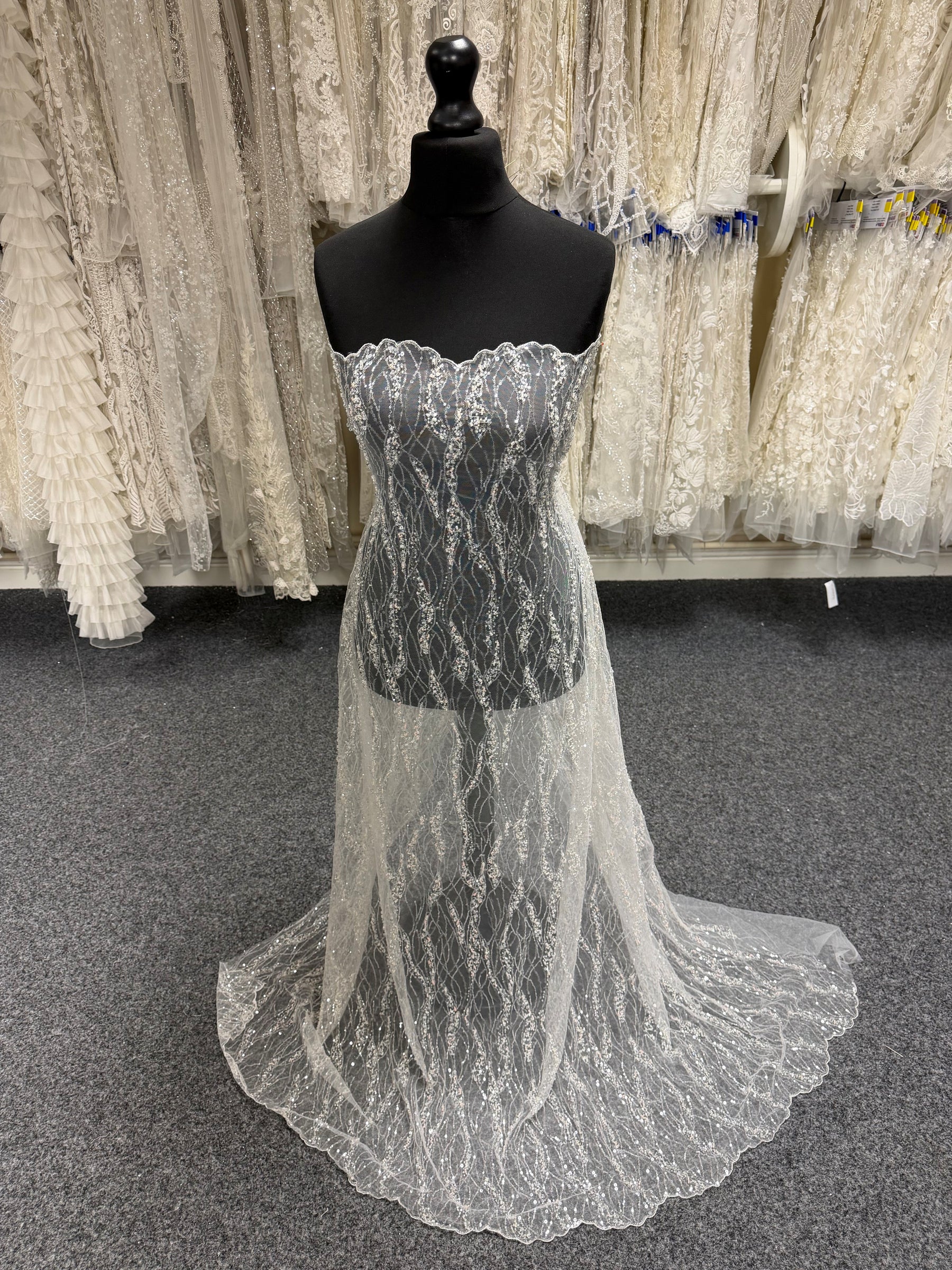 Tulle brodé de perles ivoire/rose - EB1049