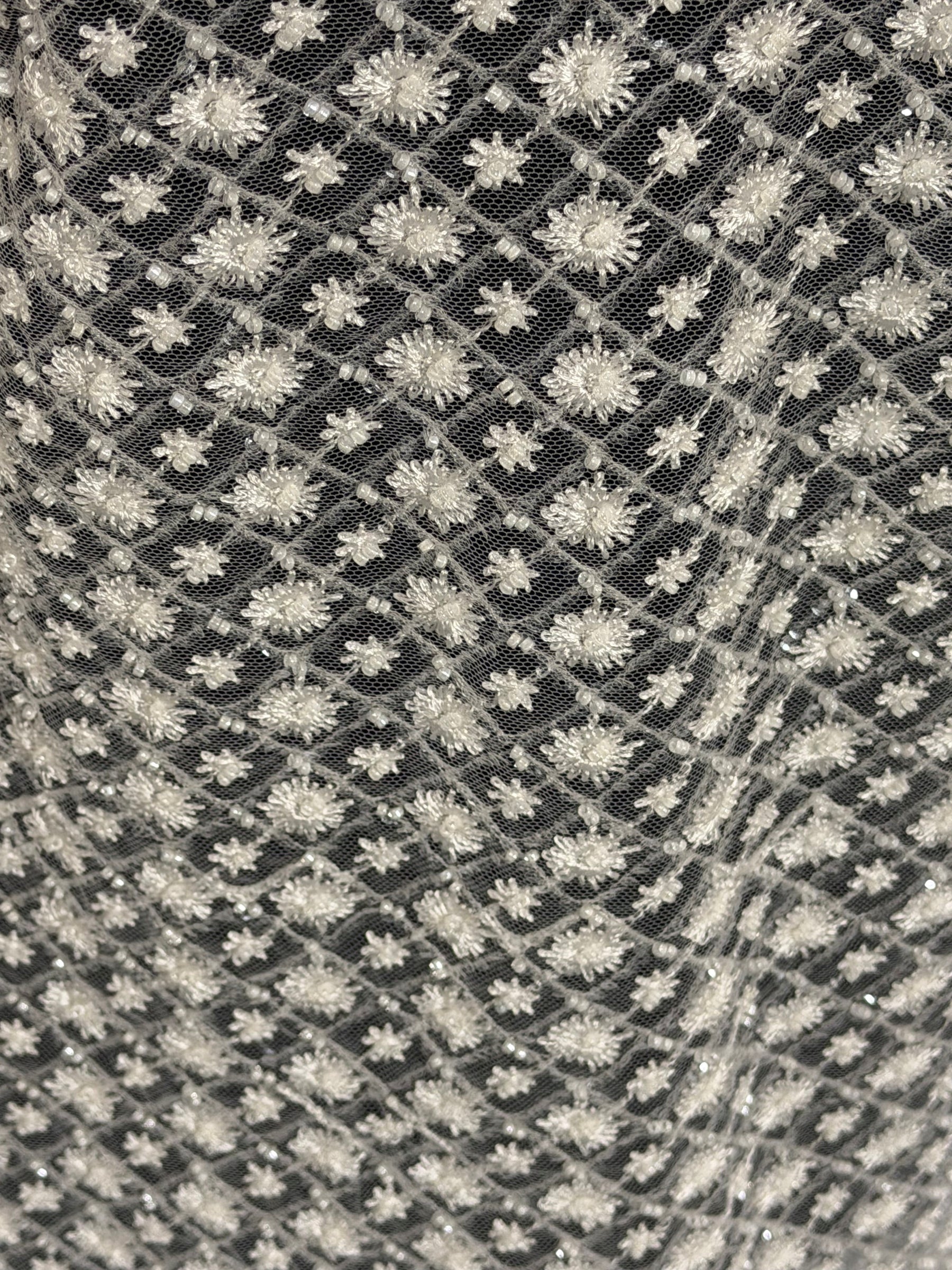 Tulle brodé de perles ivoire - EB1059