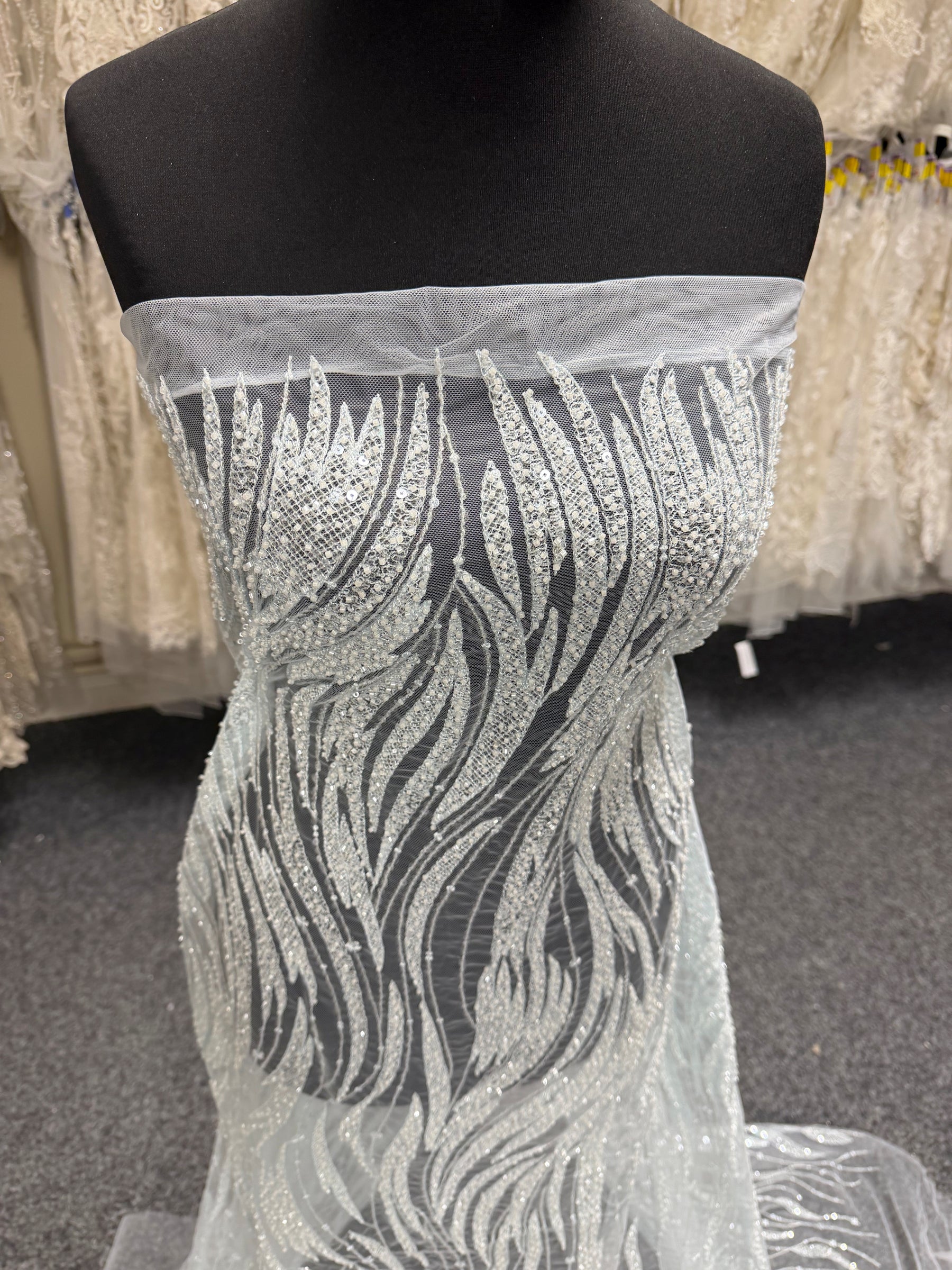 Tulle bleu ciel brodé de perles - EB1068