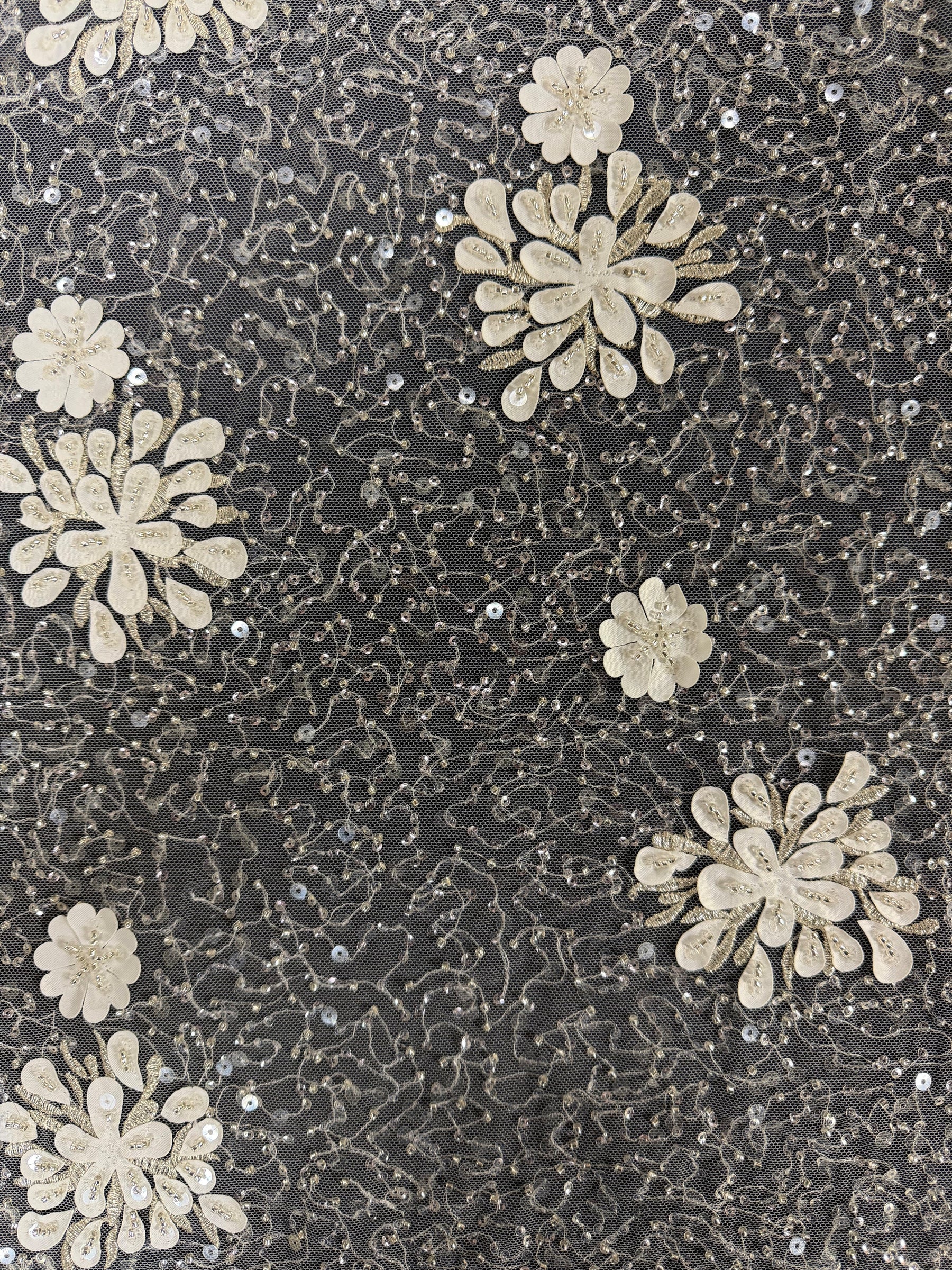 Tulle brodé de perles ivoire - EB1074