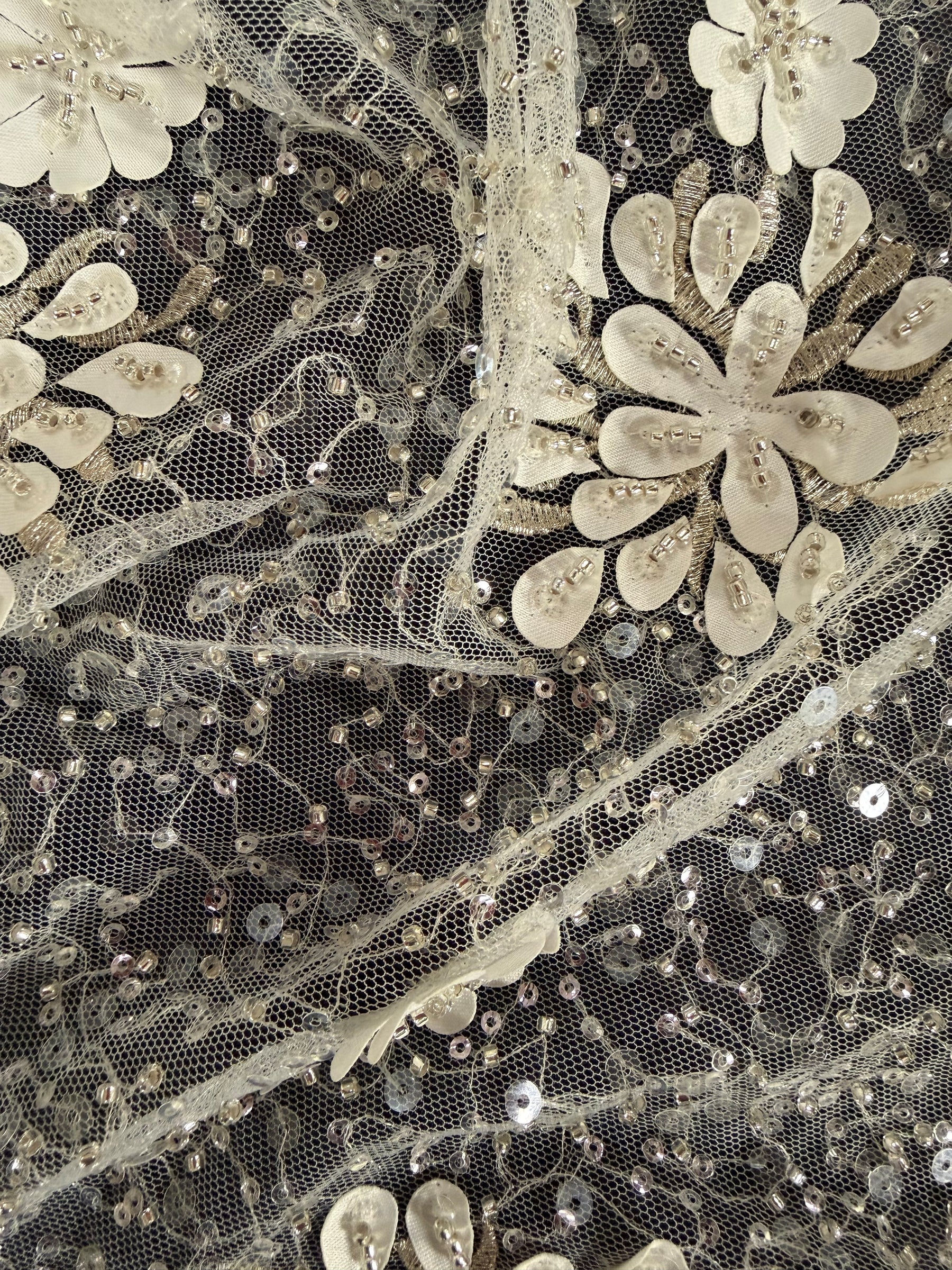 Tulle brodé de perles ivoire - EB1074