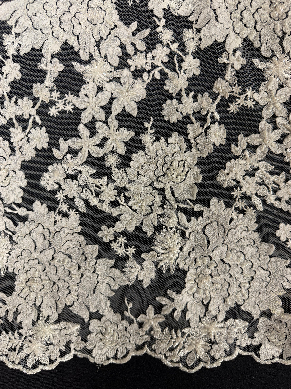 Tulle brodé de perles ivoire/argent - EB1077