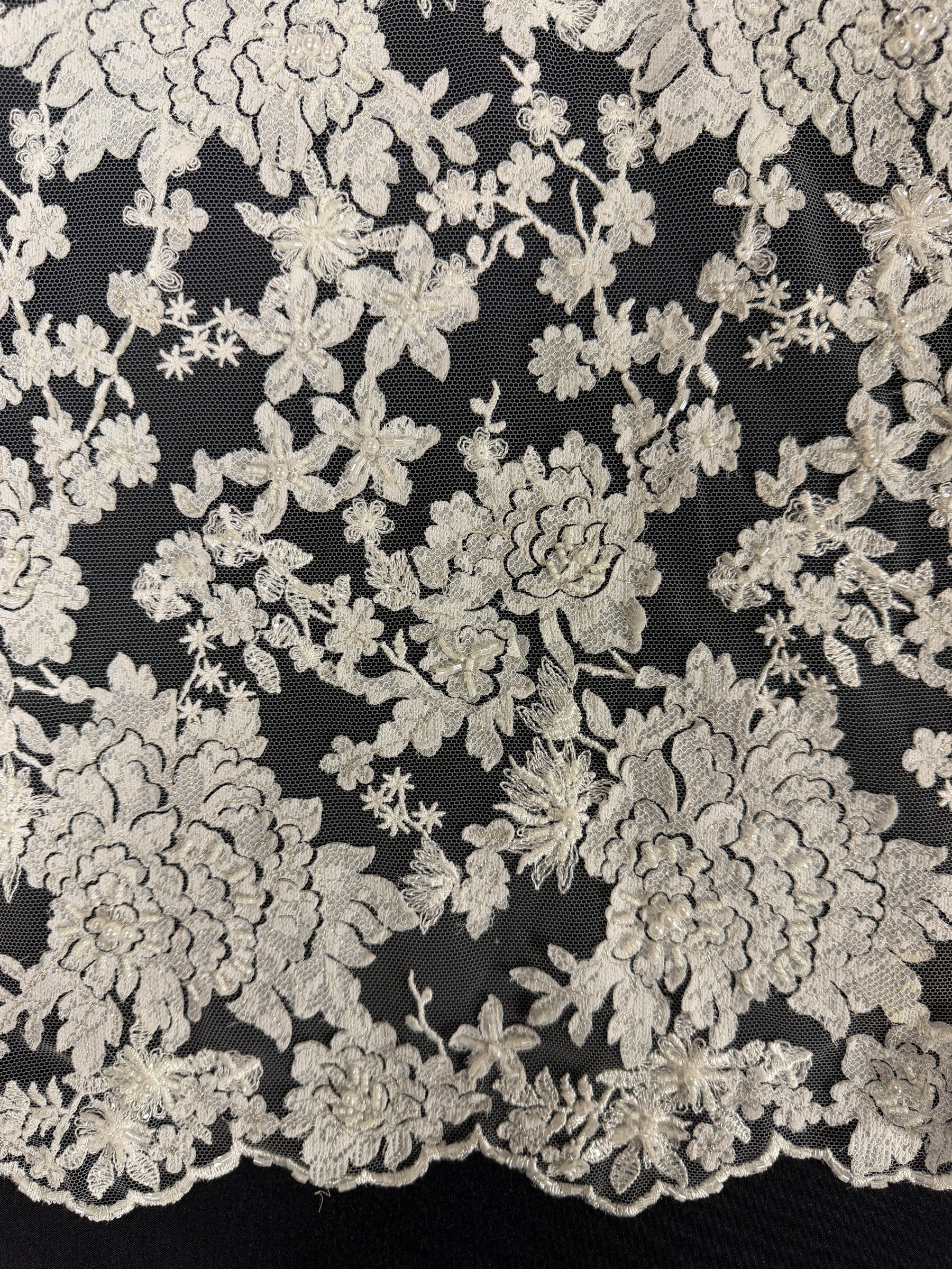 Tulle brodé de perles ivoire/argent - EB1077
