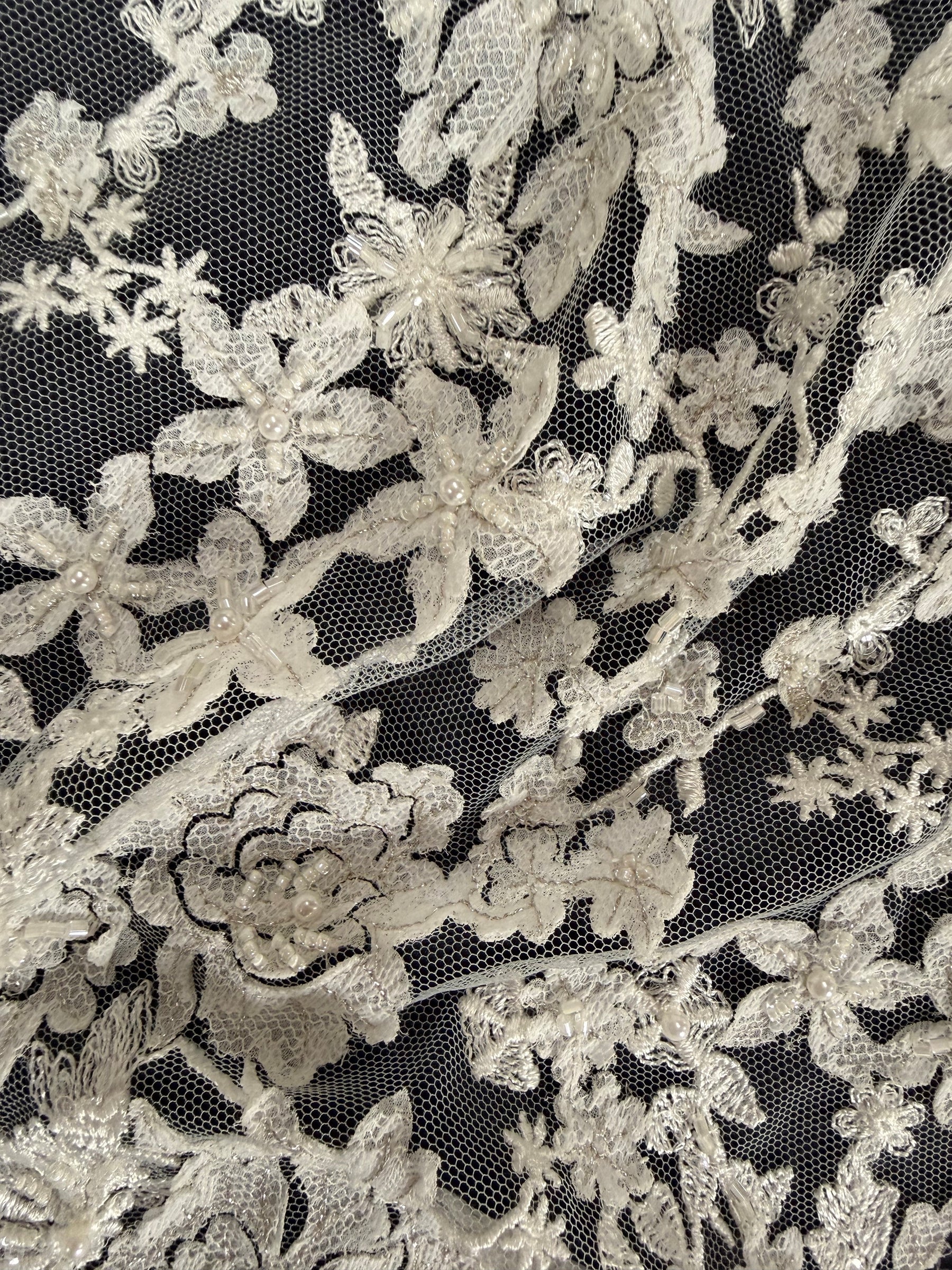 Tulle brodé de perles ivoire/argent - EB1077