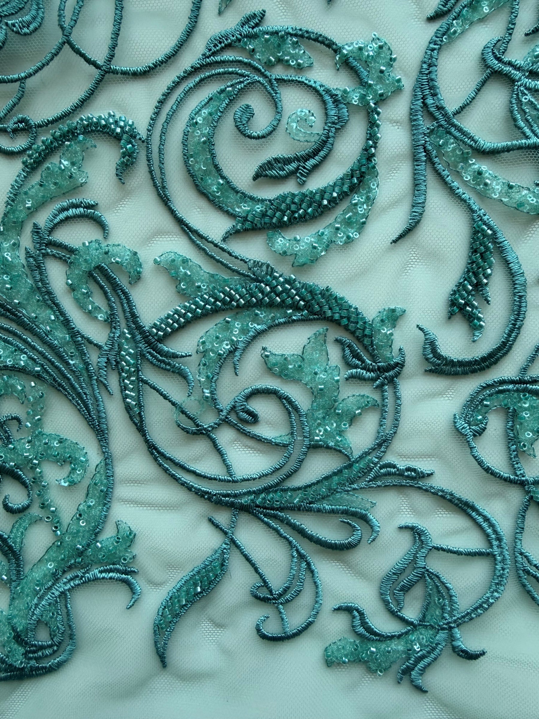 Tulle brodé perlé vert jade clair - EB1091