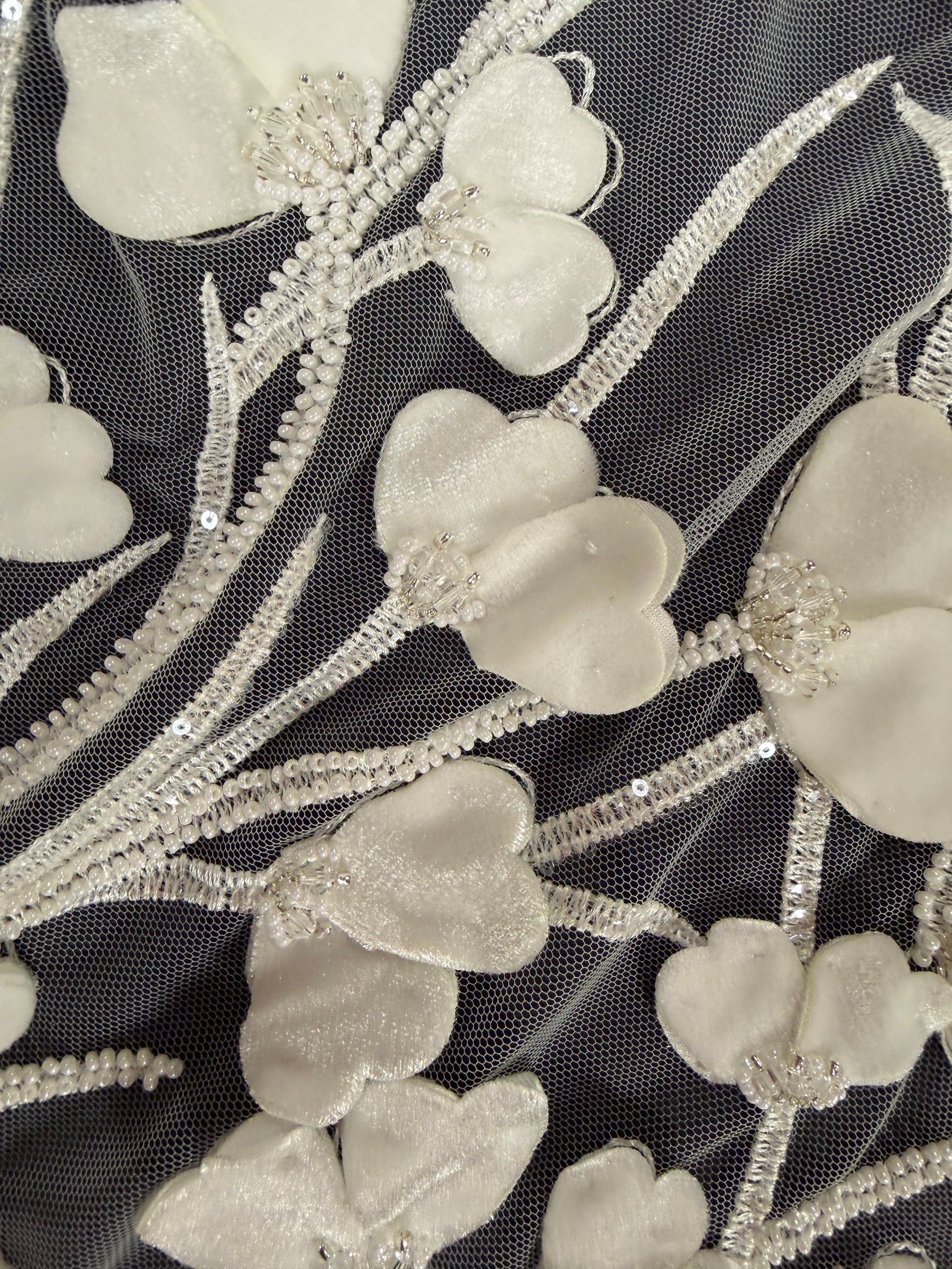 Tulle ivoire brodé de perles 3D - EB1082