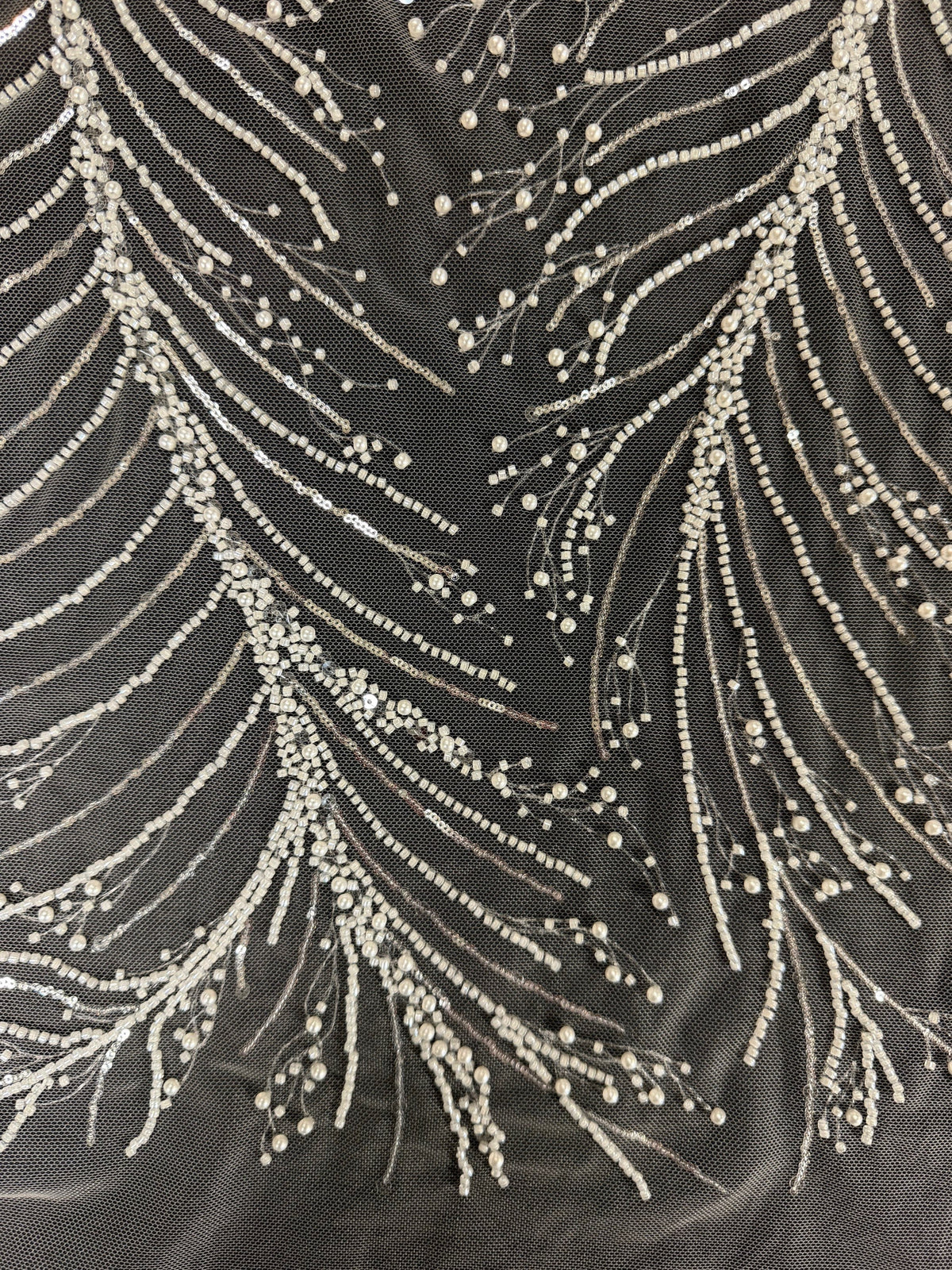 Tulle brodé de perles ivoire - EB1087