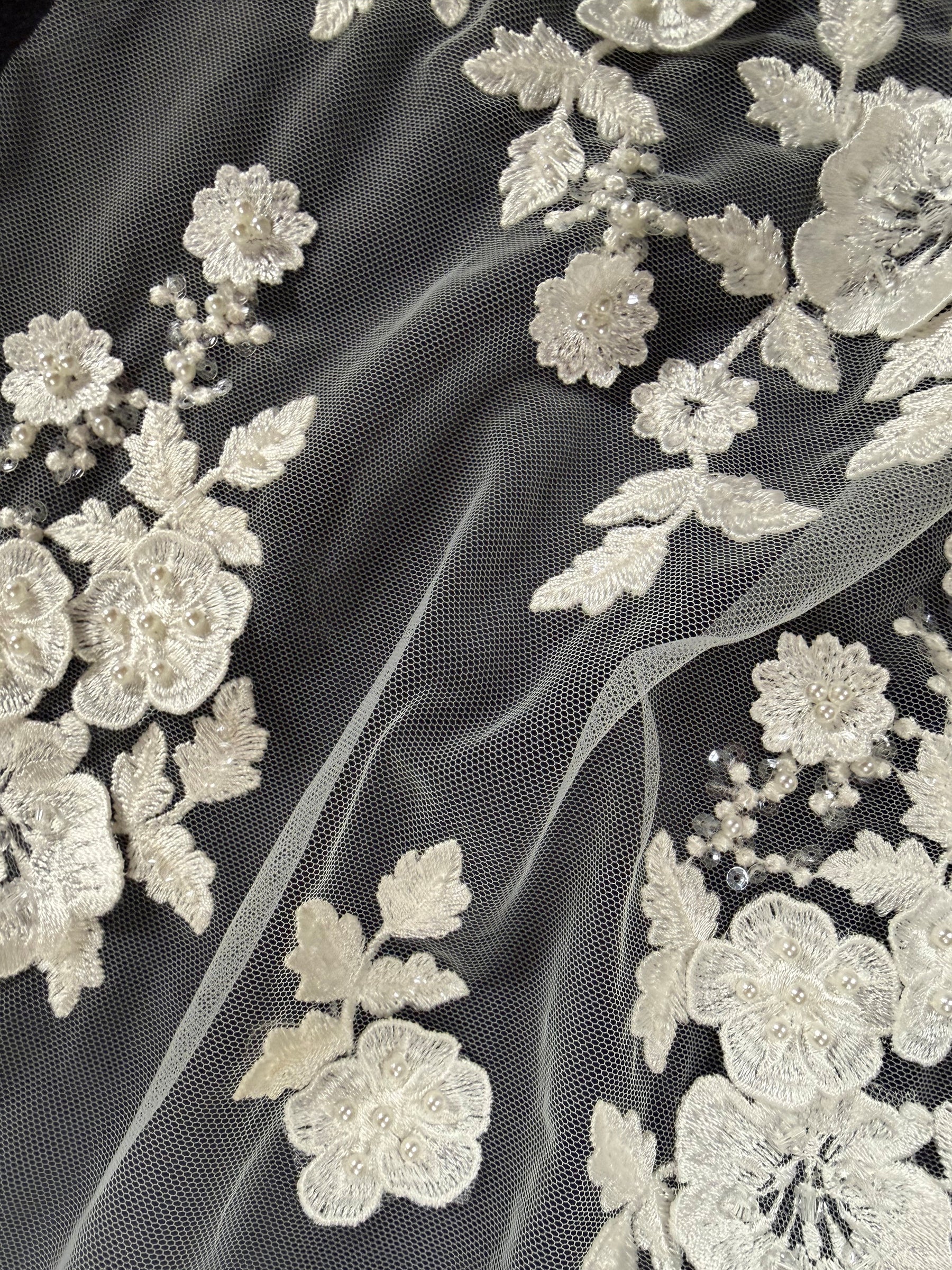 Tulle ivoire brodé de perles 3D - EB1088