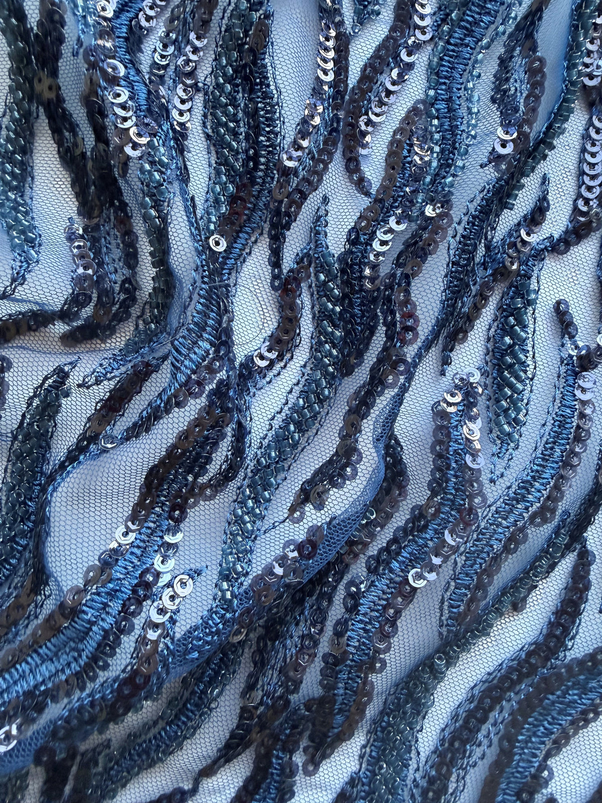 Tulle bleu marine brodé de perles - EB1089