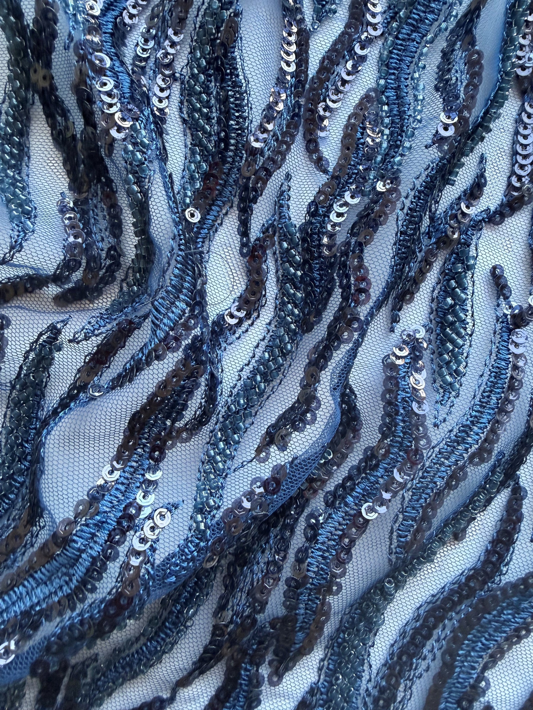 Tulle bleu marine brodé de perles - EB1089