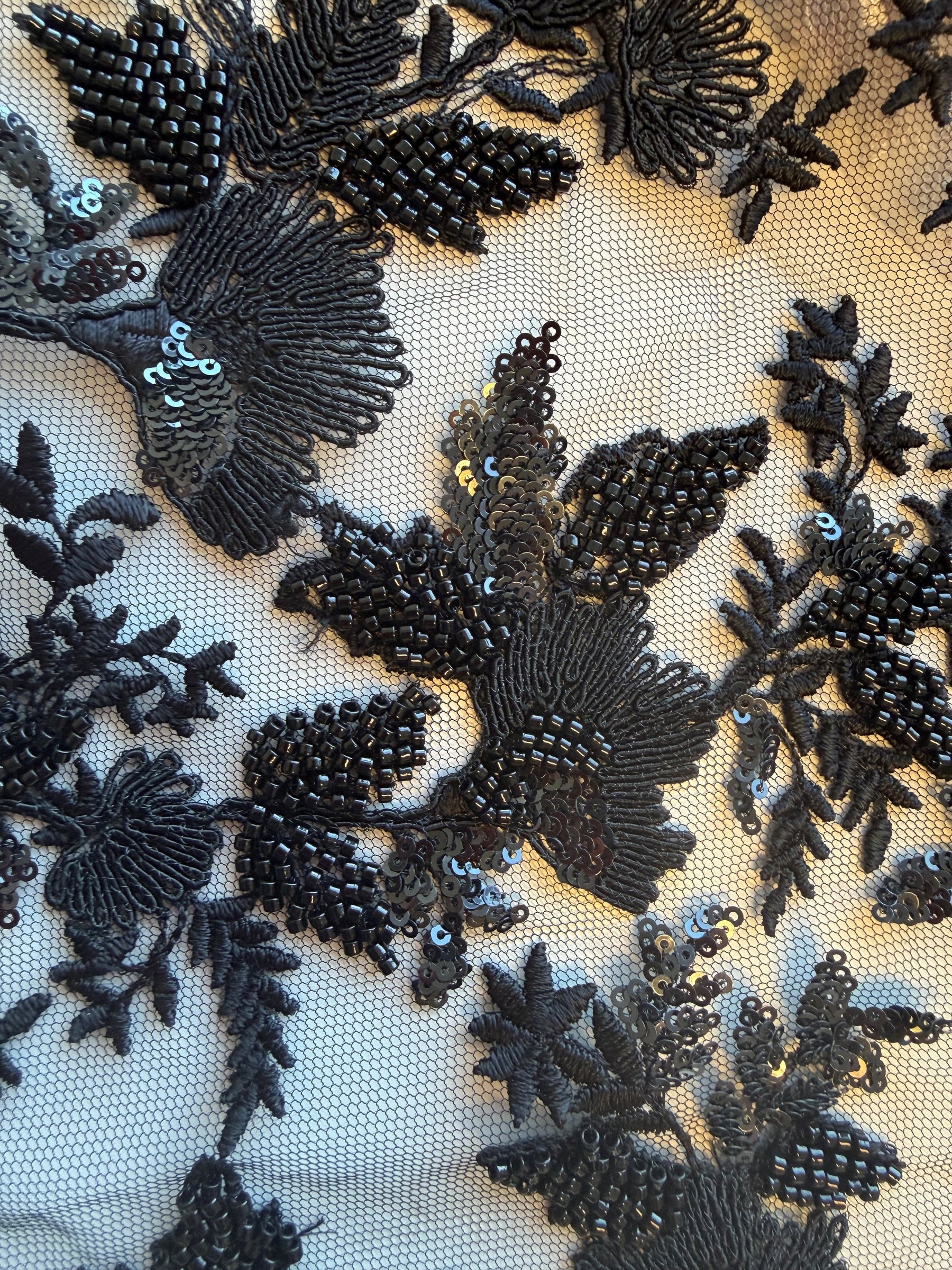 Tulle noir brodé de perles - EB1095