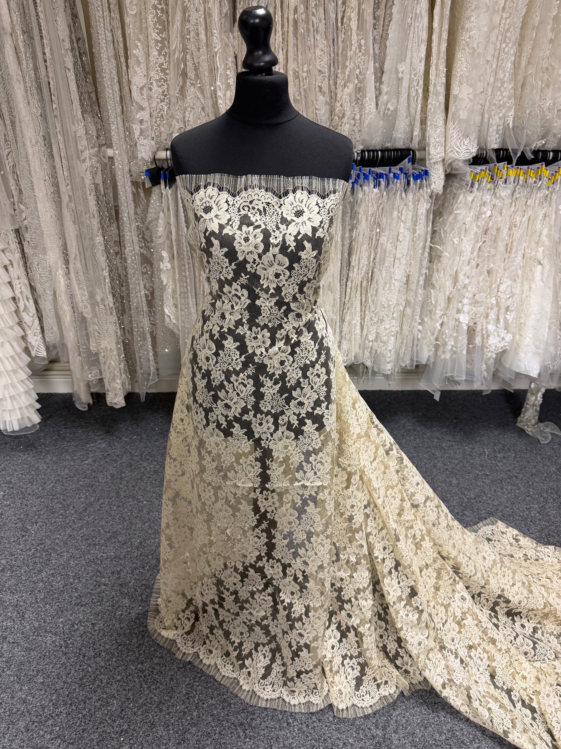 Dentelle française scintillante beige/huître - LA2016
