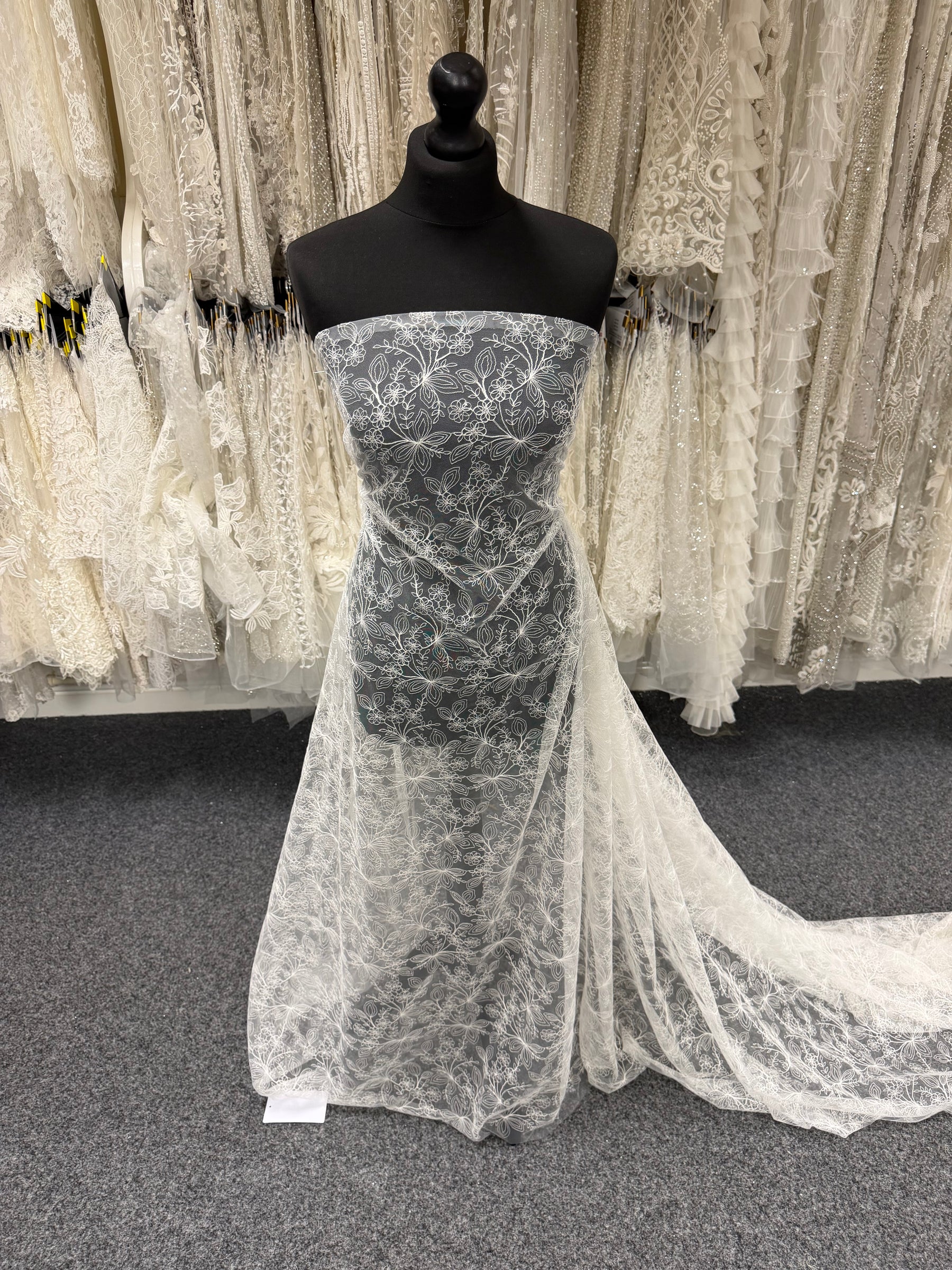 Dentelle brodée ivoire - EB5026