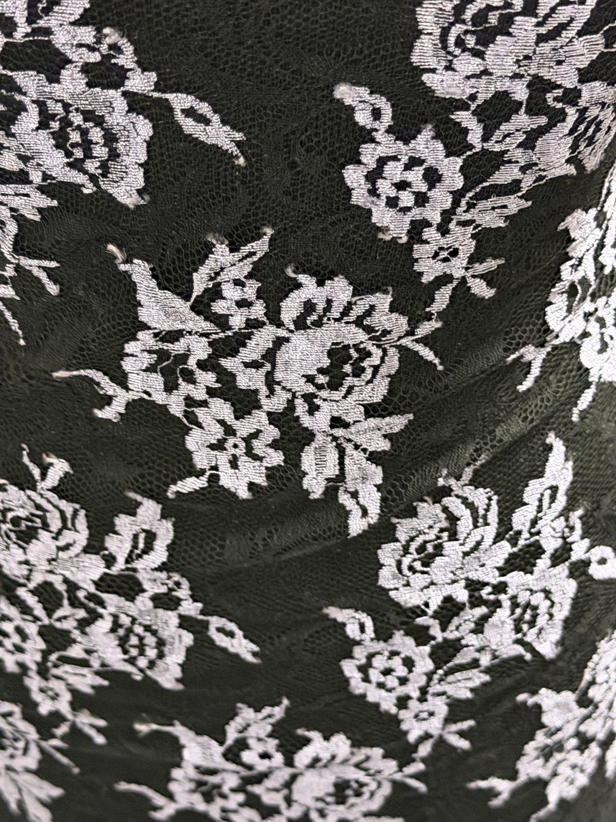 Dentelle Chantilly Raisin & Noire - P176