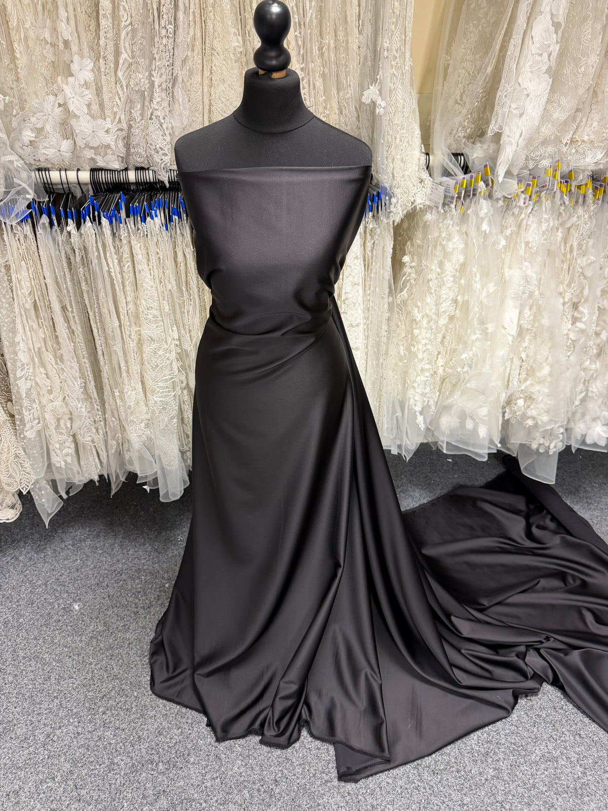 Satin extensible en polyester noir - Estonie