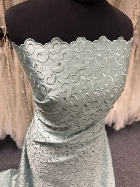 Satin duchesse brodé vert brumeux - P476