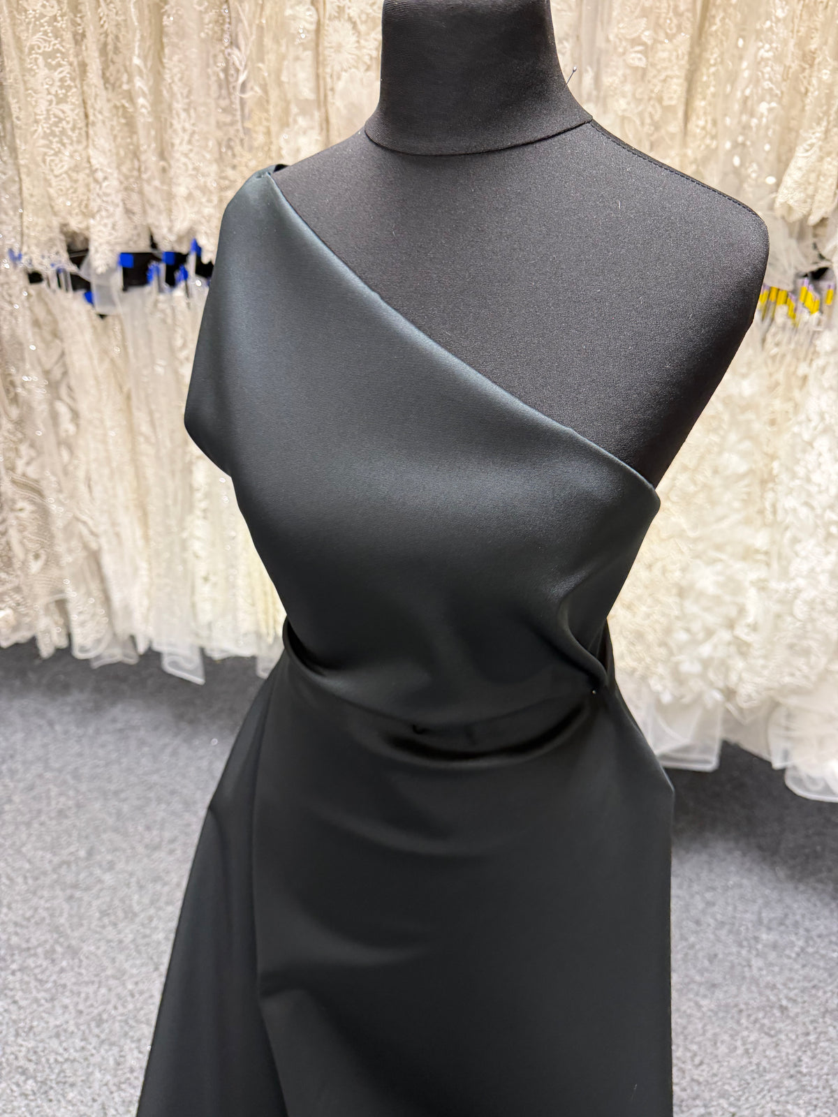 Mélange de soie noir Mikado doux - P608