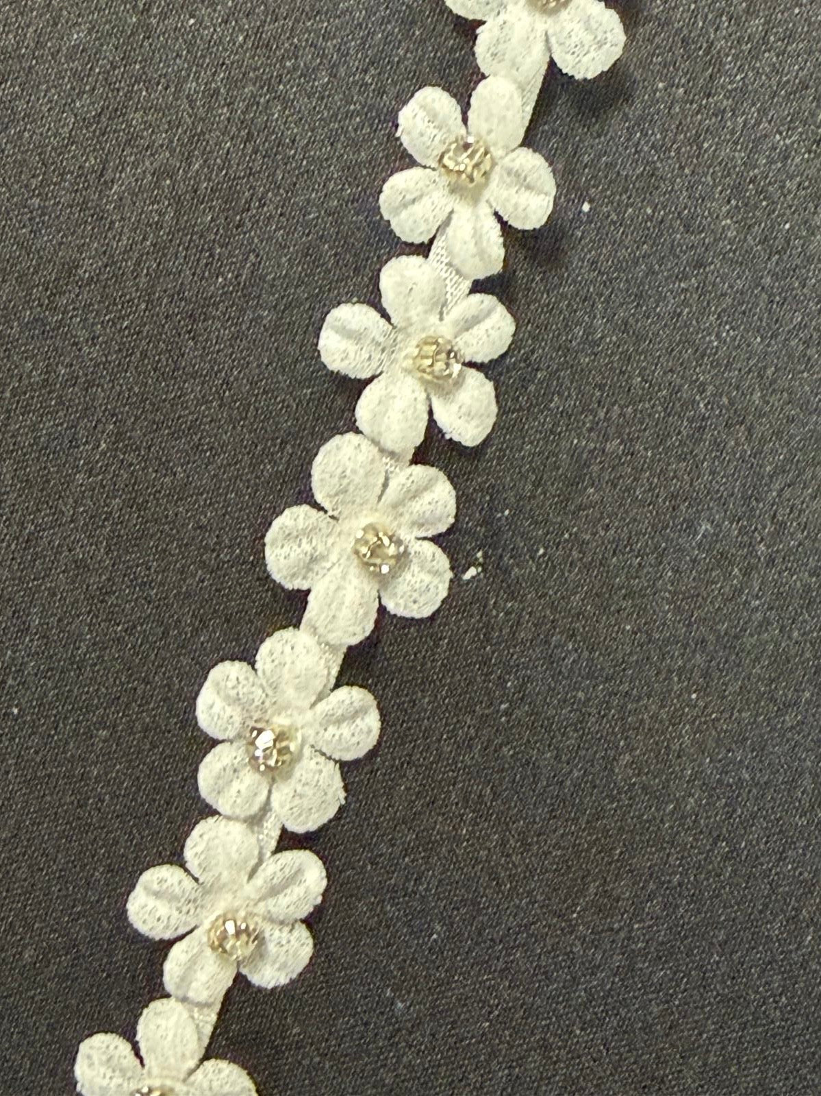 Fleur en georgette 3D ivoire avec bordure en cristal - EH1020
