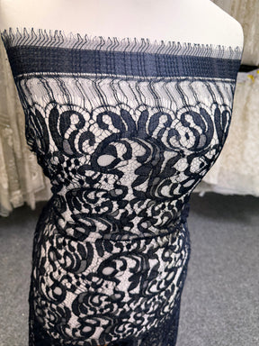 Dentelle italienne bleu marine - P883