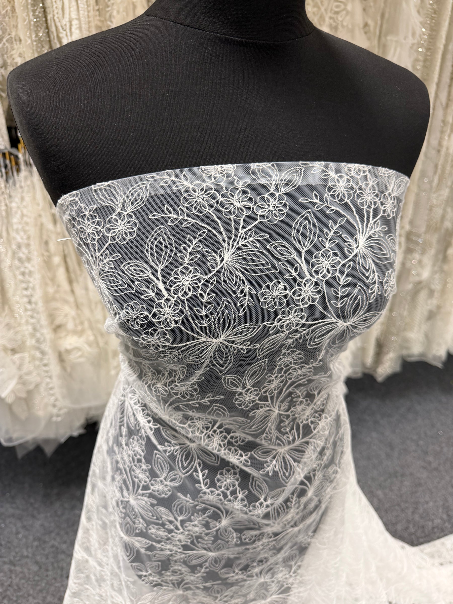 Dentelle brodée ivoire - EB5026