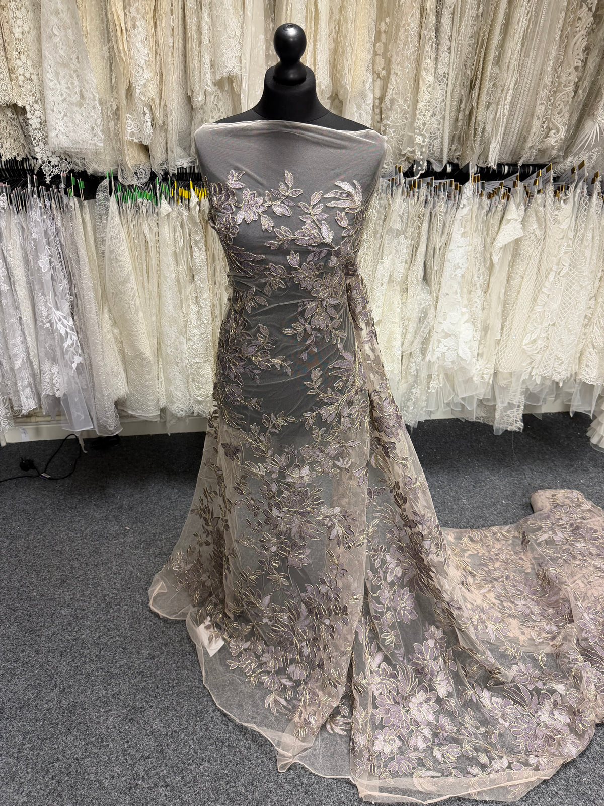 Dentelle lavande avec cordon doré - Kylar