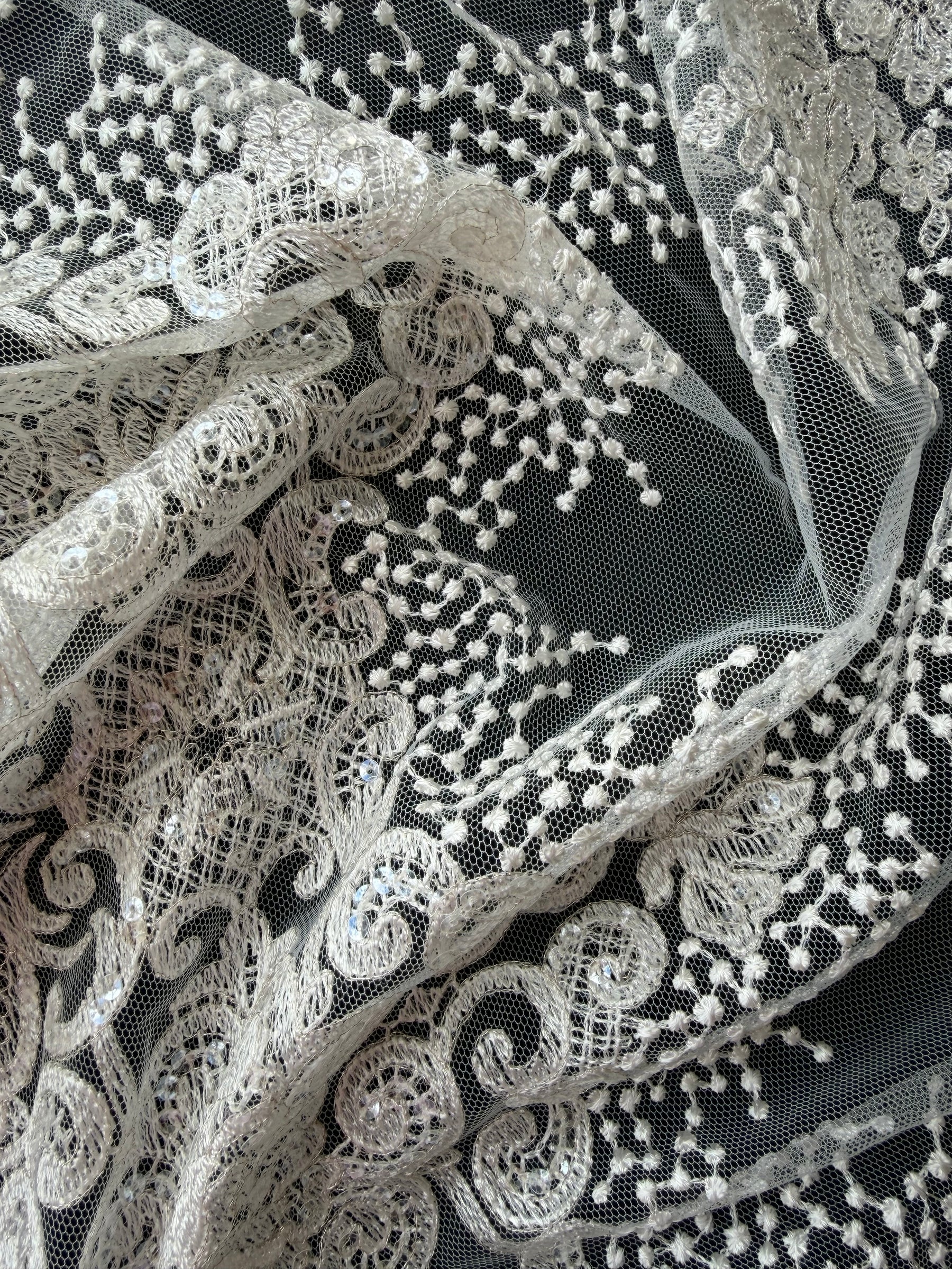 Dentelle brodée de sequins ivoire - EB3034