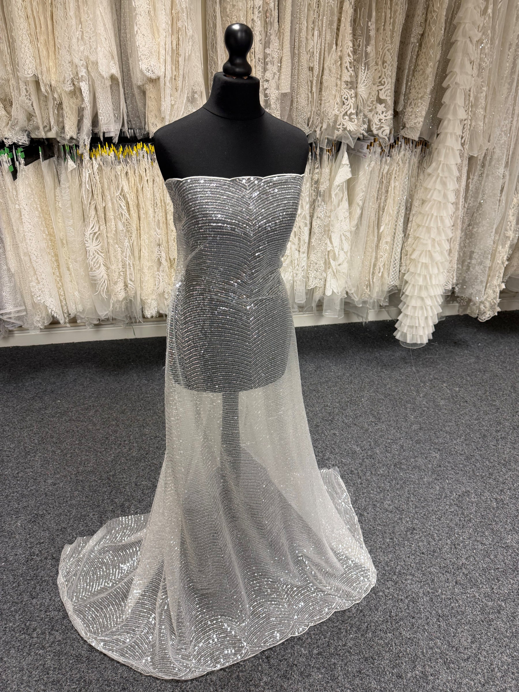 Tulle brodé de sequins ivoire – EB3020