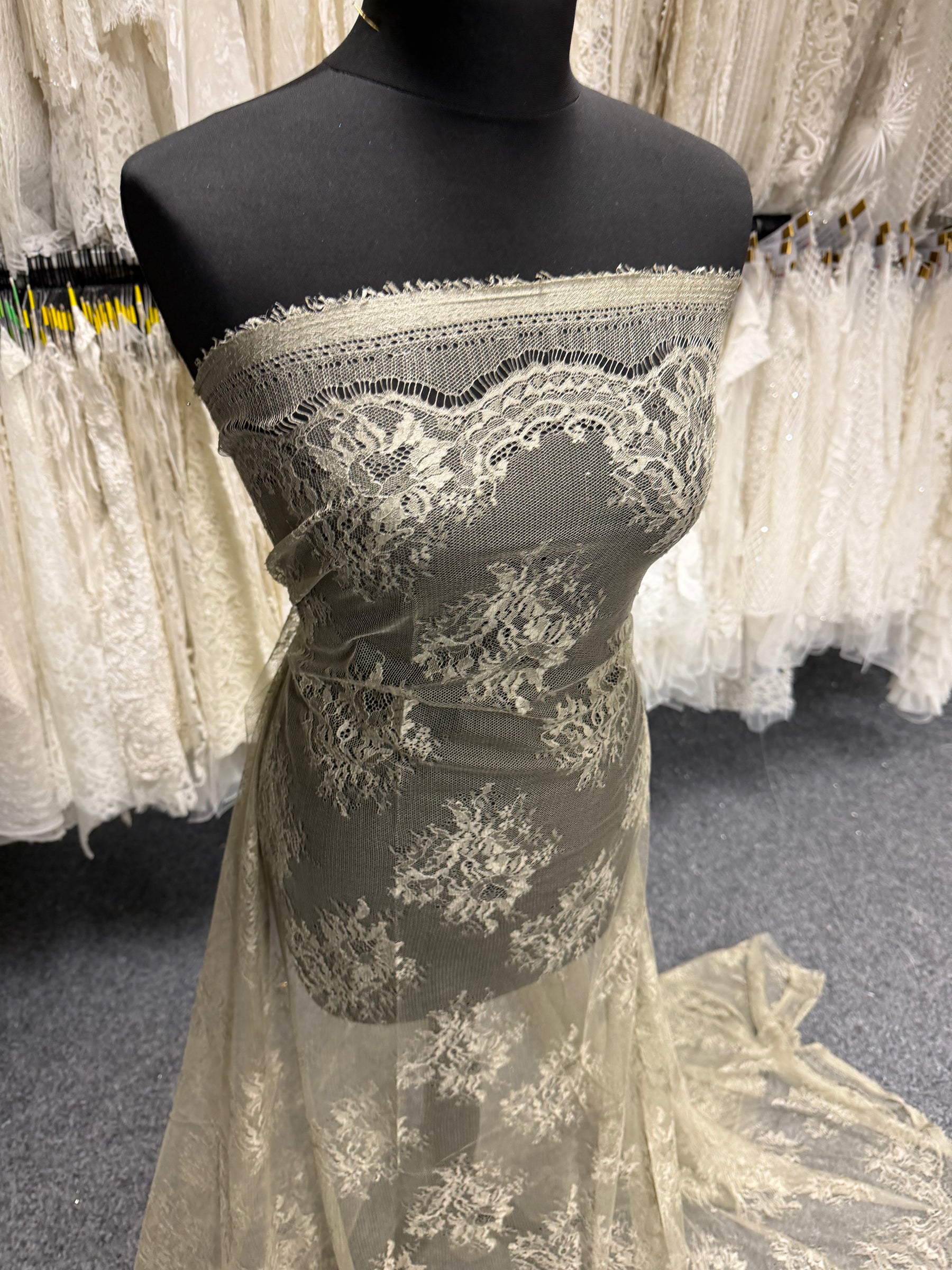 Soie 100% Dentelle Italienne Taupe - P272