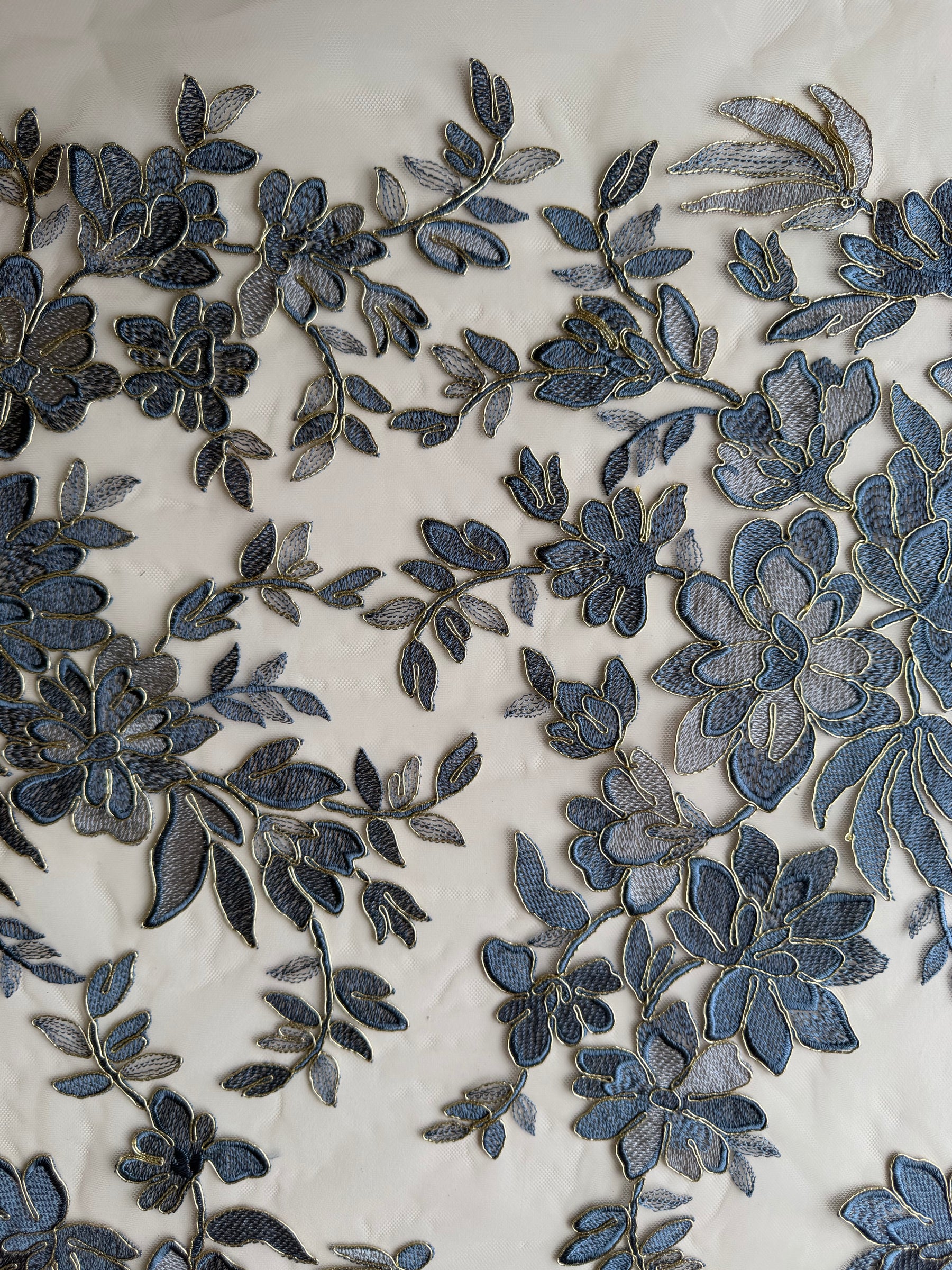 Dentelle bleue avec liseré doré - Kylar
