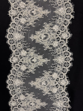 Galon de dentelle à cordonnet et perles ivoire - T680