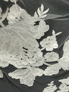 Dentelle cordée ivoire - Potins