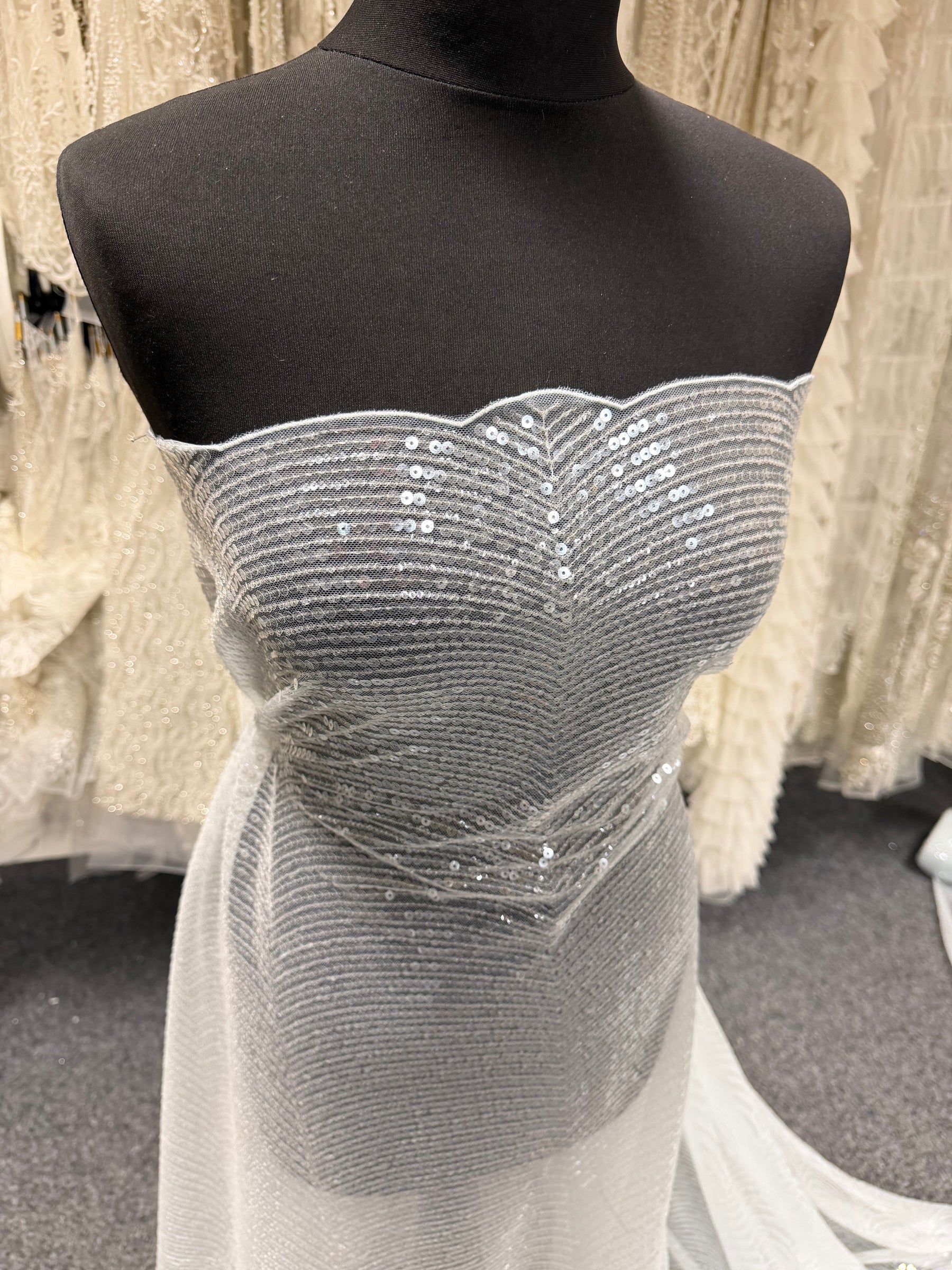 Tulle à sequins brodé bleu ciel – EB3020