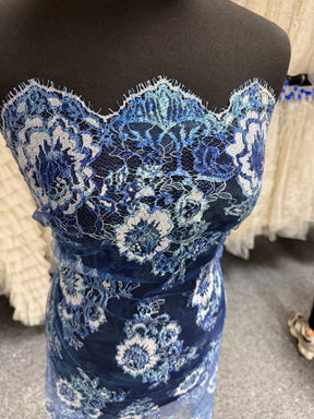 Dentelle Chantilly imprimée bleue - P191