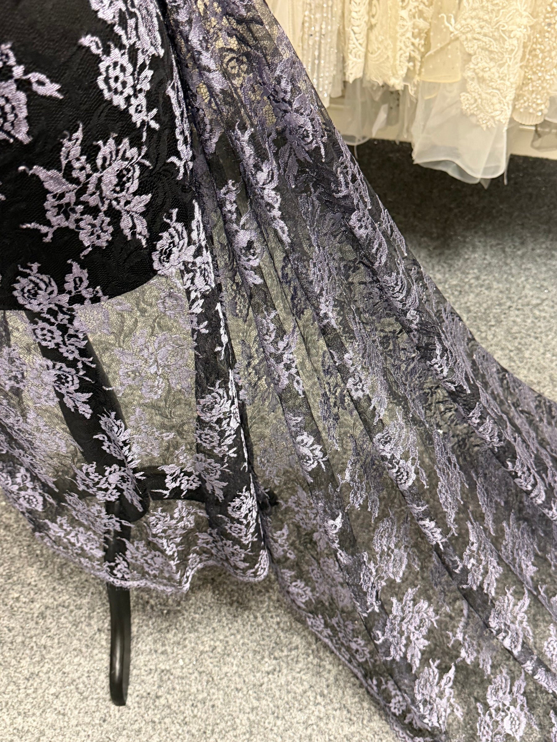 Dentelle Chantilly Raisin & Noire - P176