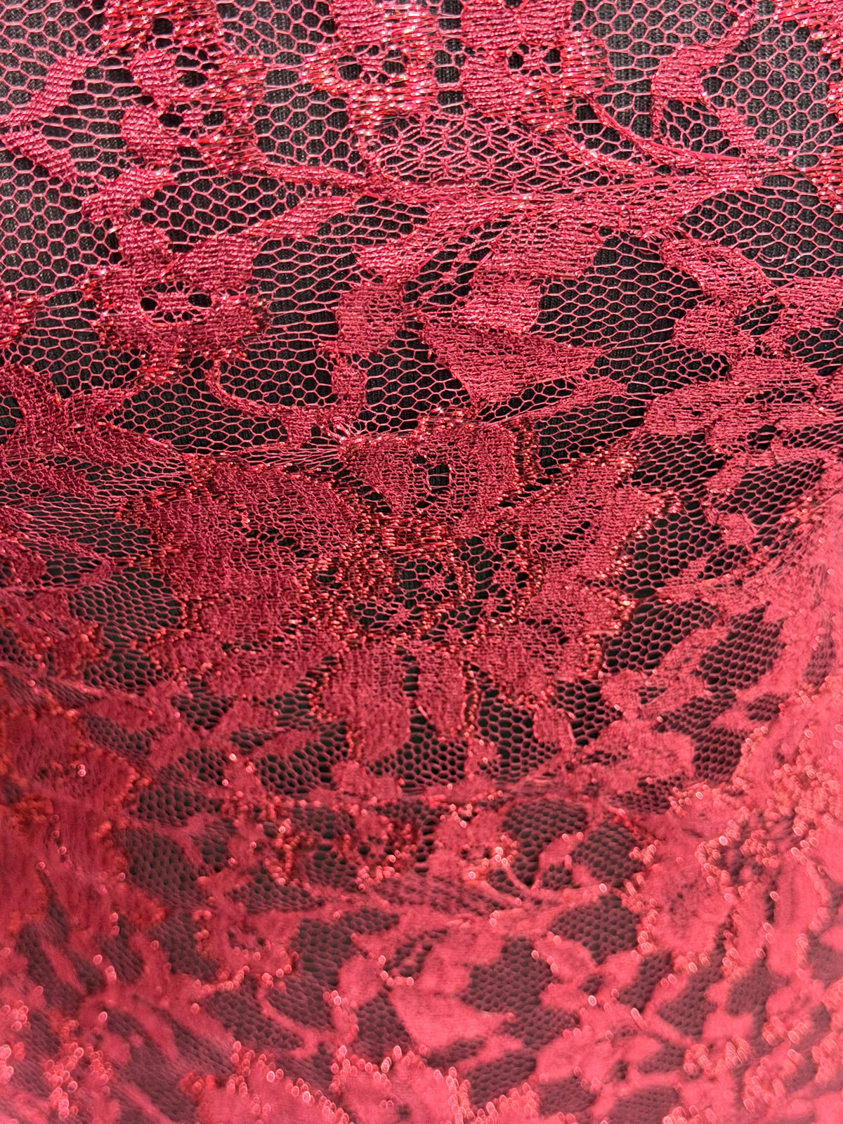 Dentelle Chantilly Rouge Métallisé - P184