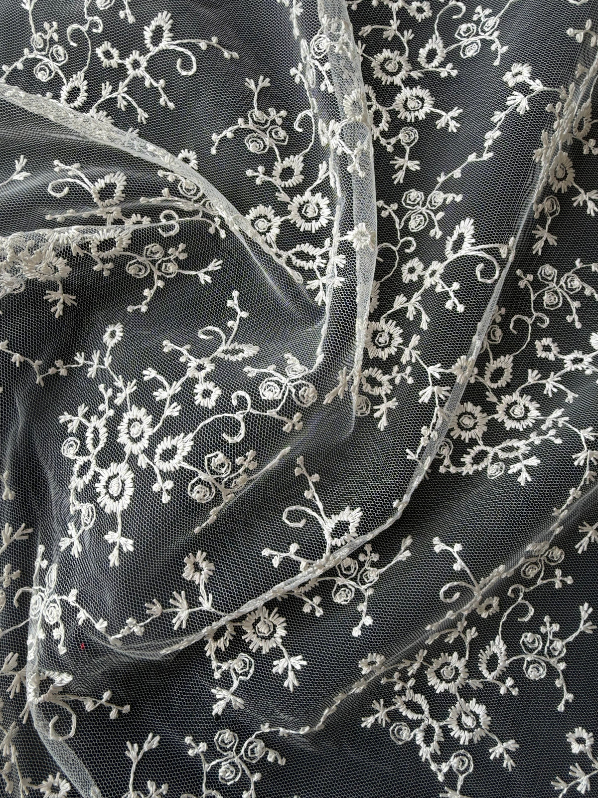 Dentelle brodée rose coquille - P615