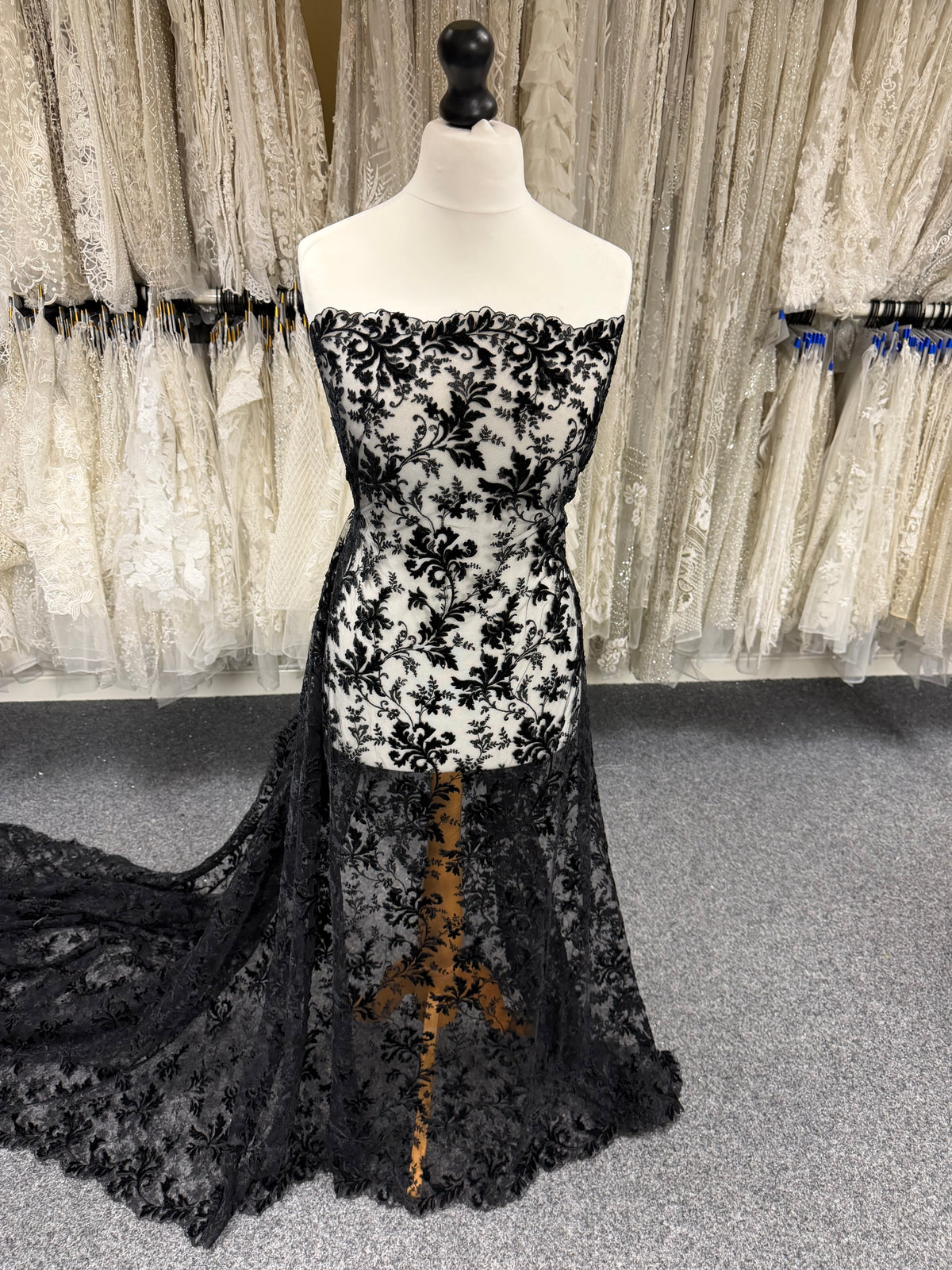 Dentelle brodée velours noir - Madina