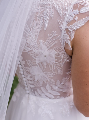 Dentelle brodée de perles ivoire - Cappucine