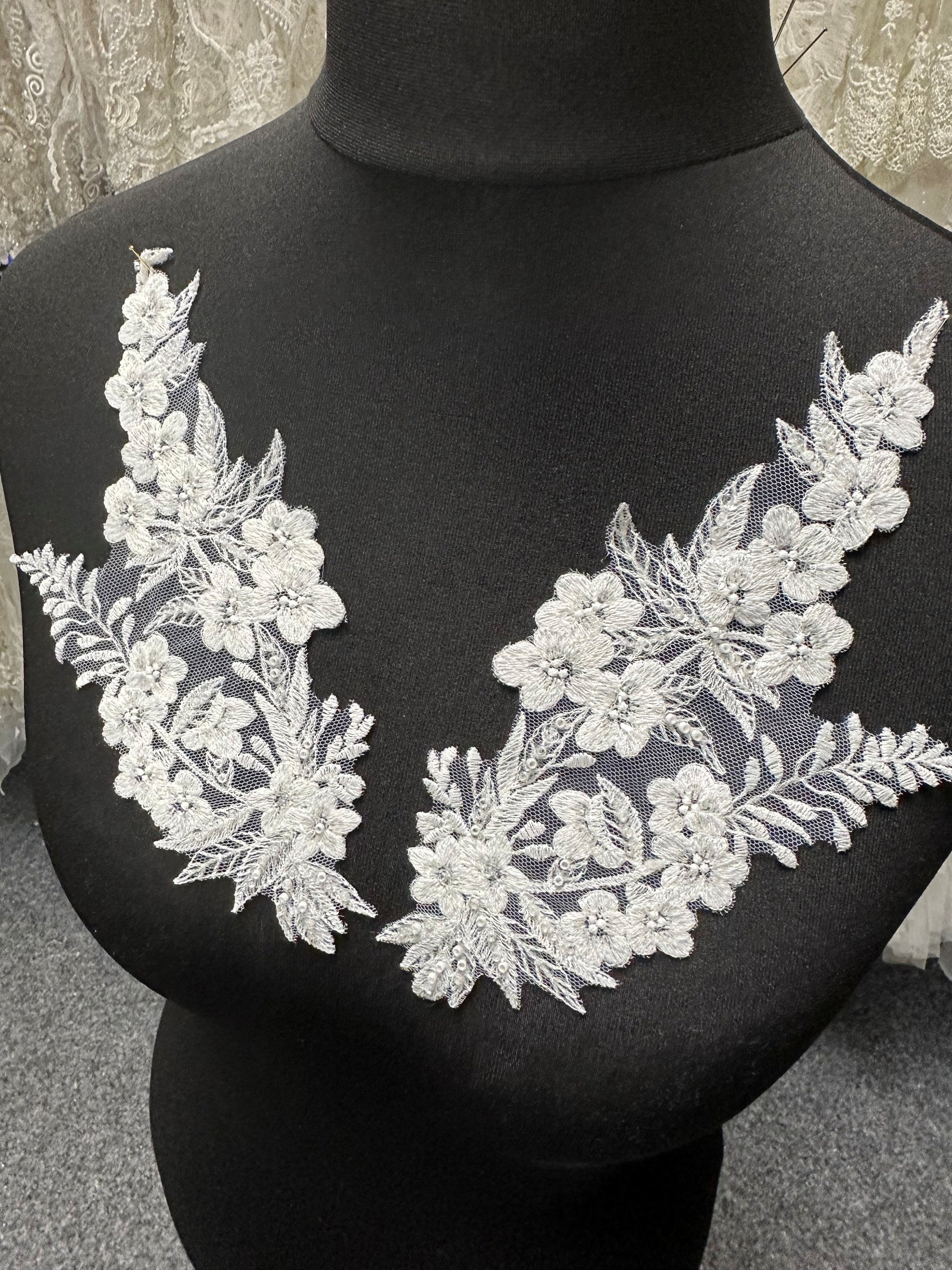 Appliques en dentelle perlée ivoire - MT4011